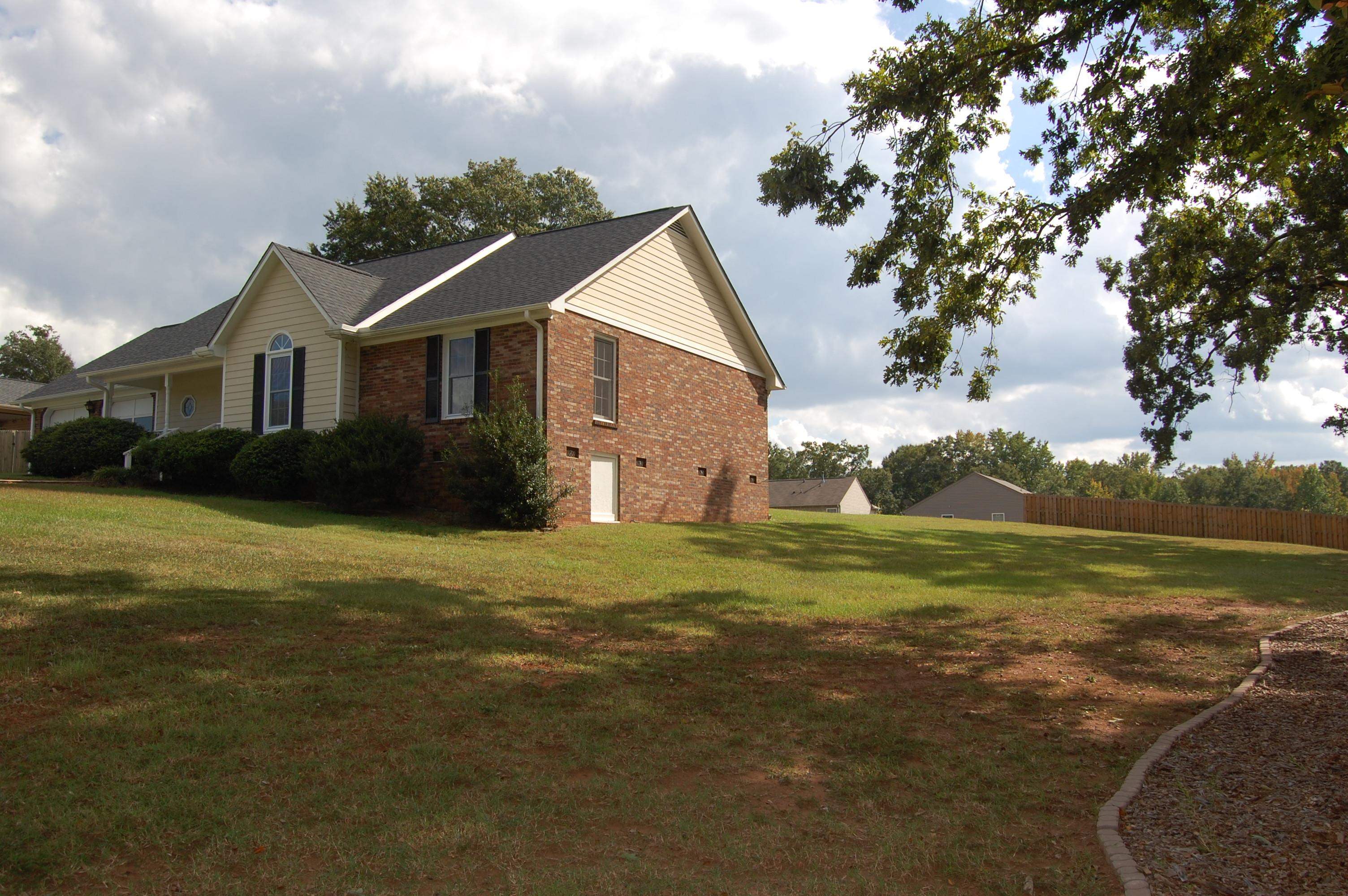 175 Parris Ridge Drive Property Photo 2