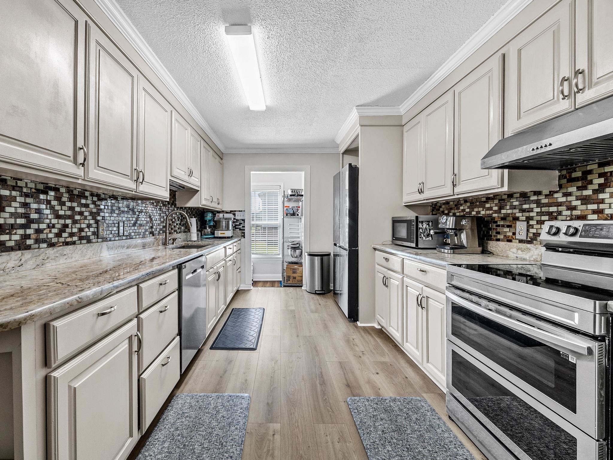 8378 Valley Falls Road Property Photo 6