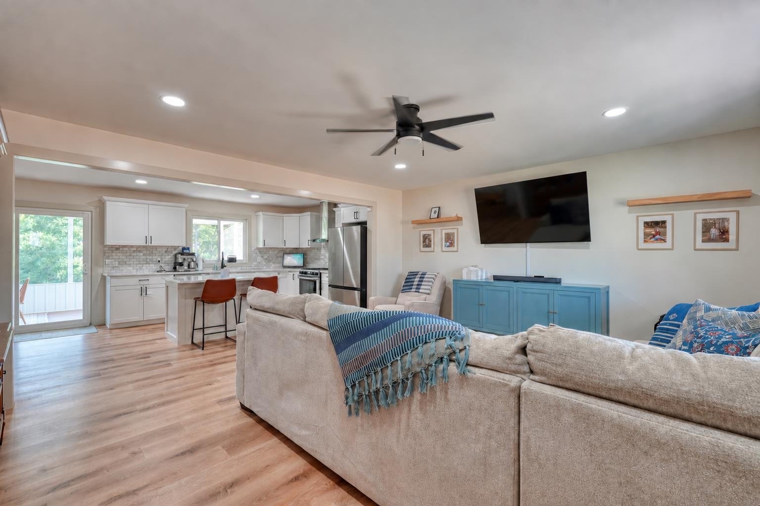 406 Creekside Drive Property Photo 5