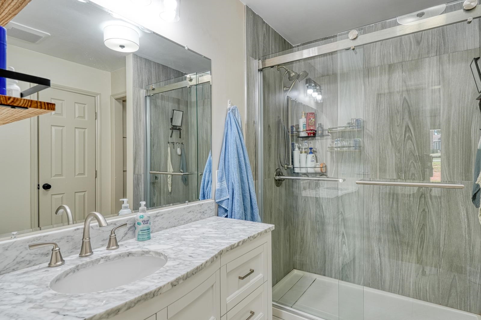 406 Creekside Drive Property Photo 15