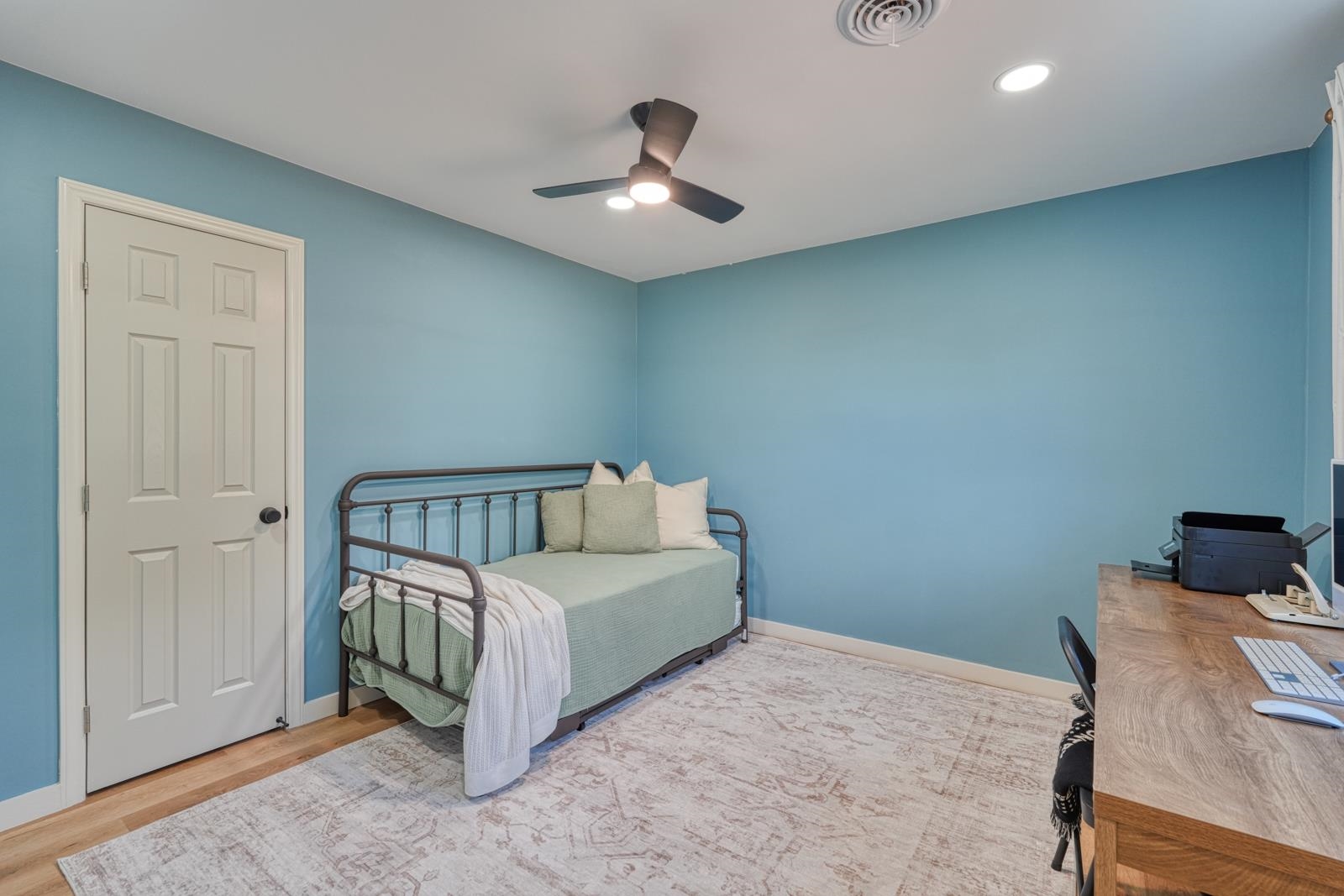 406 Creekside Drive Property Photo 23
