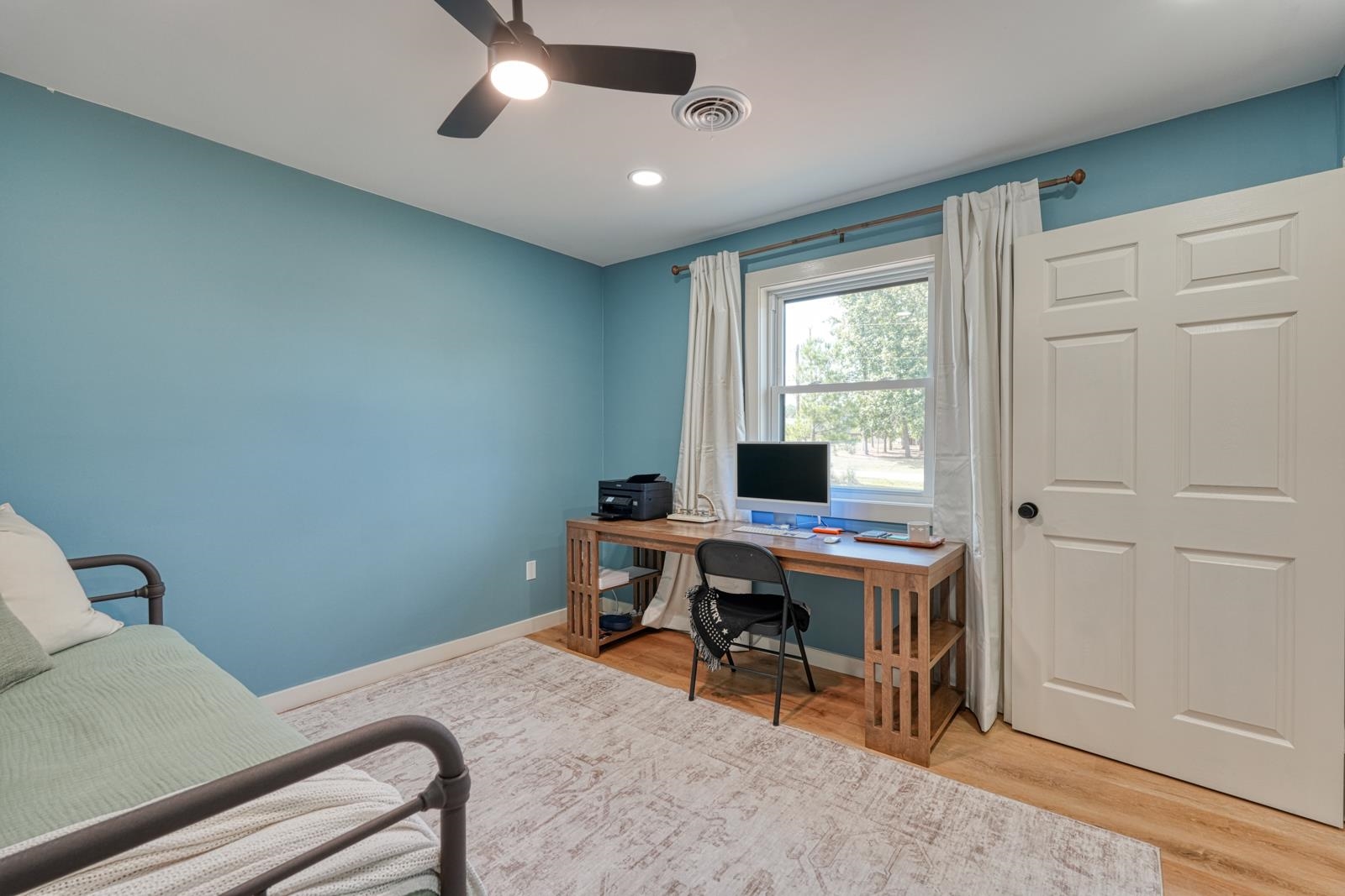 406 Creekside Drive Property Photo 24