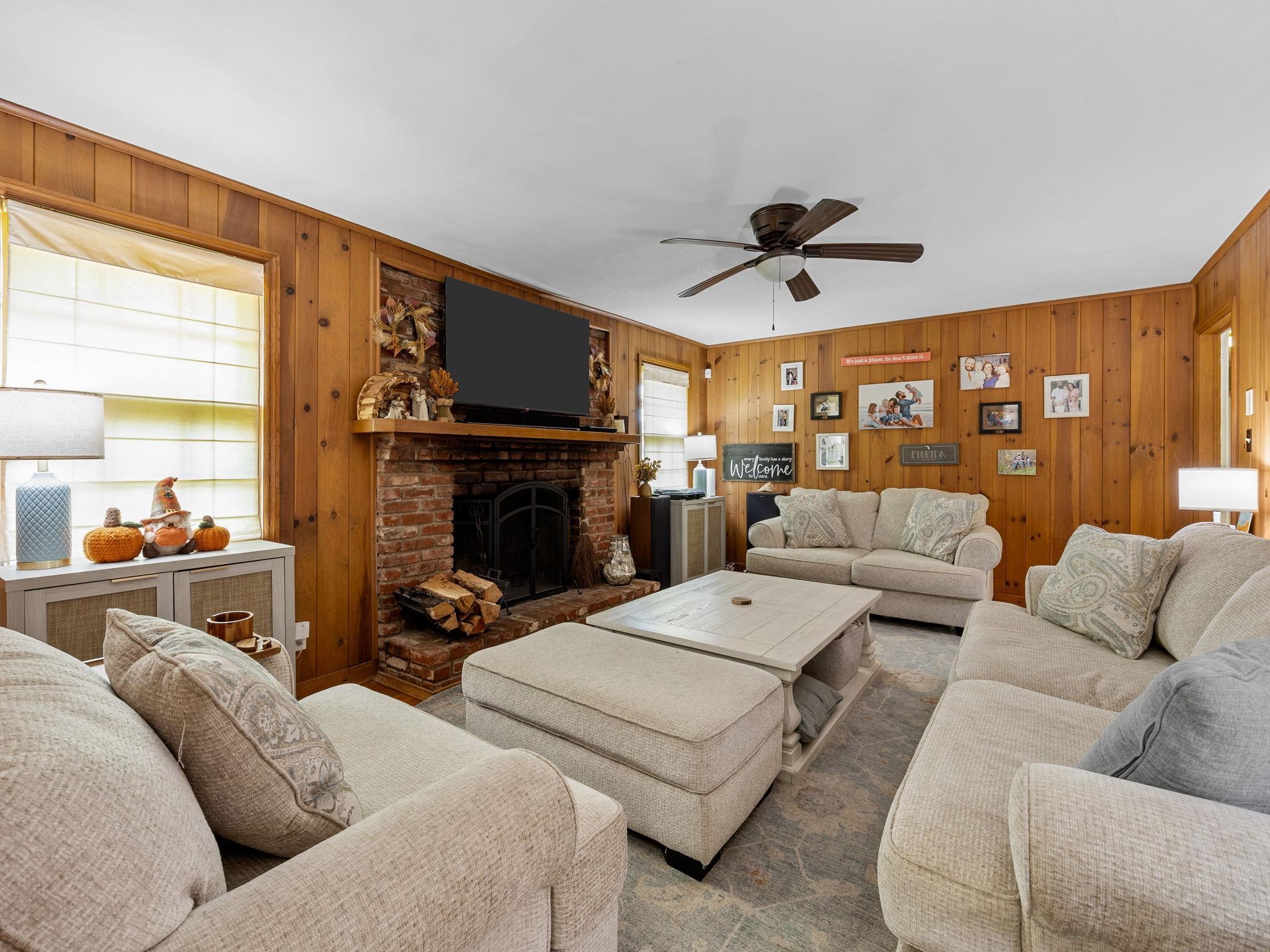 400 Lake Forest Drive Property Photo 8