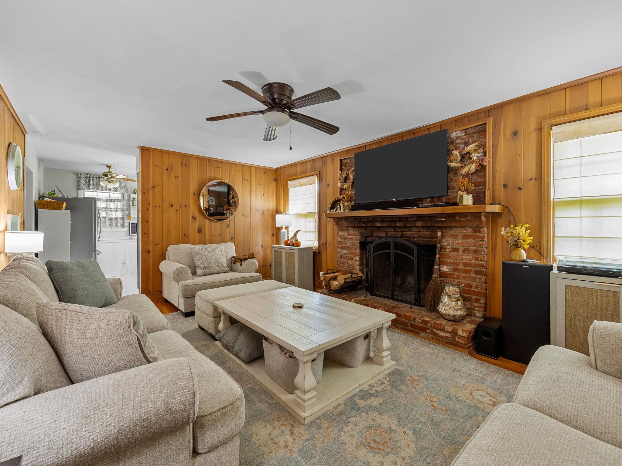 400 Lake Forest Drive Property Photo 10