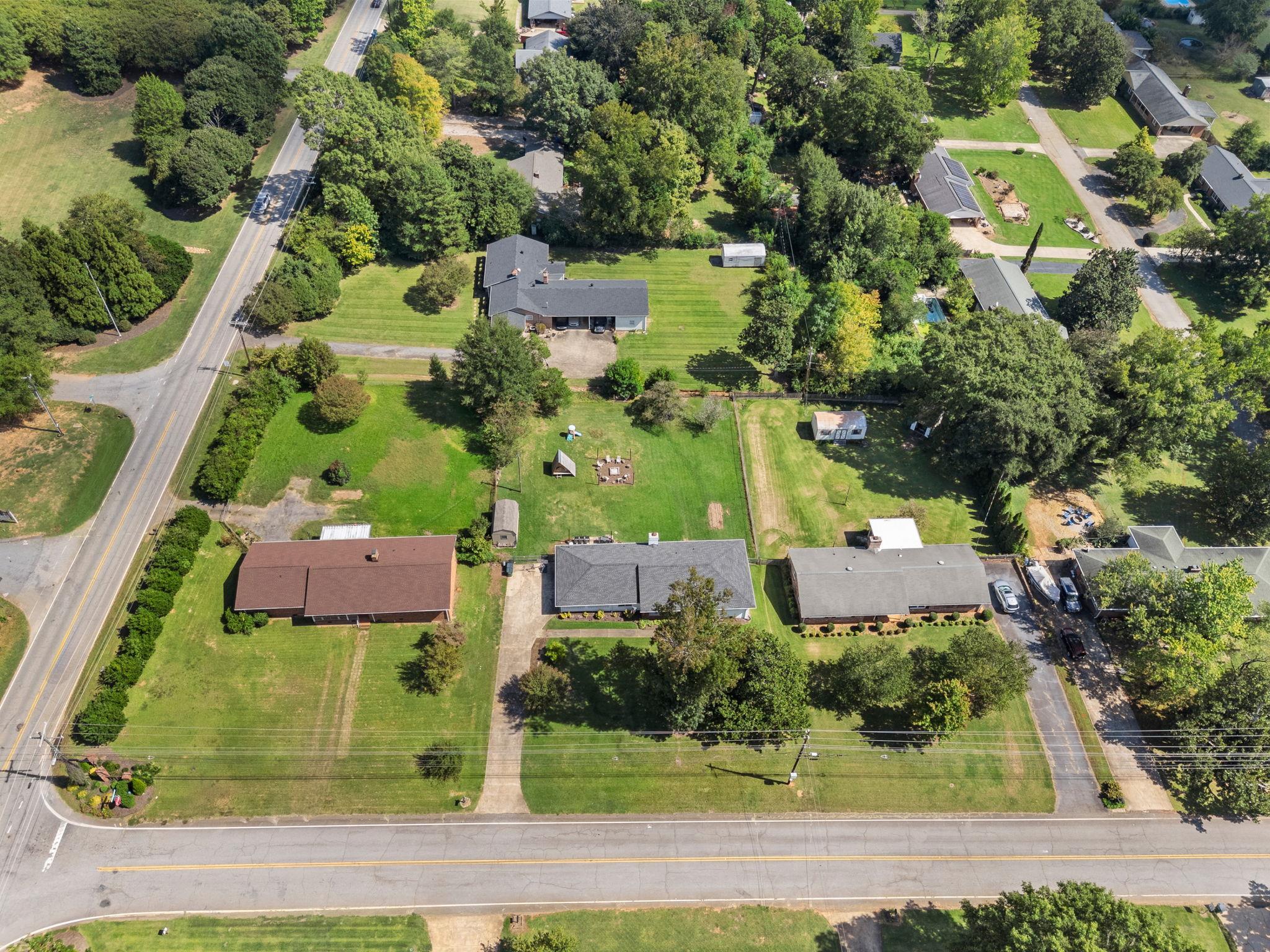 400 Lake Forest Drive Property Photo 42