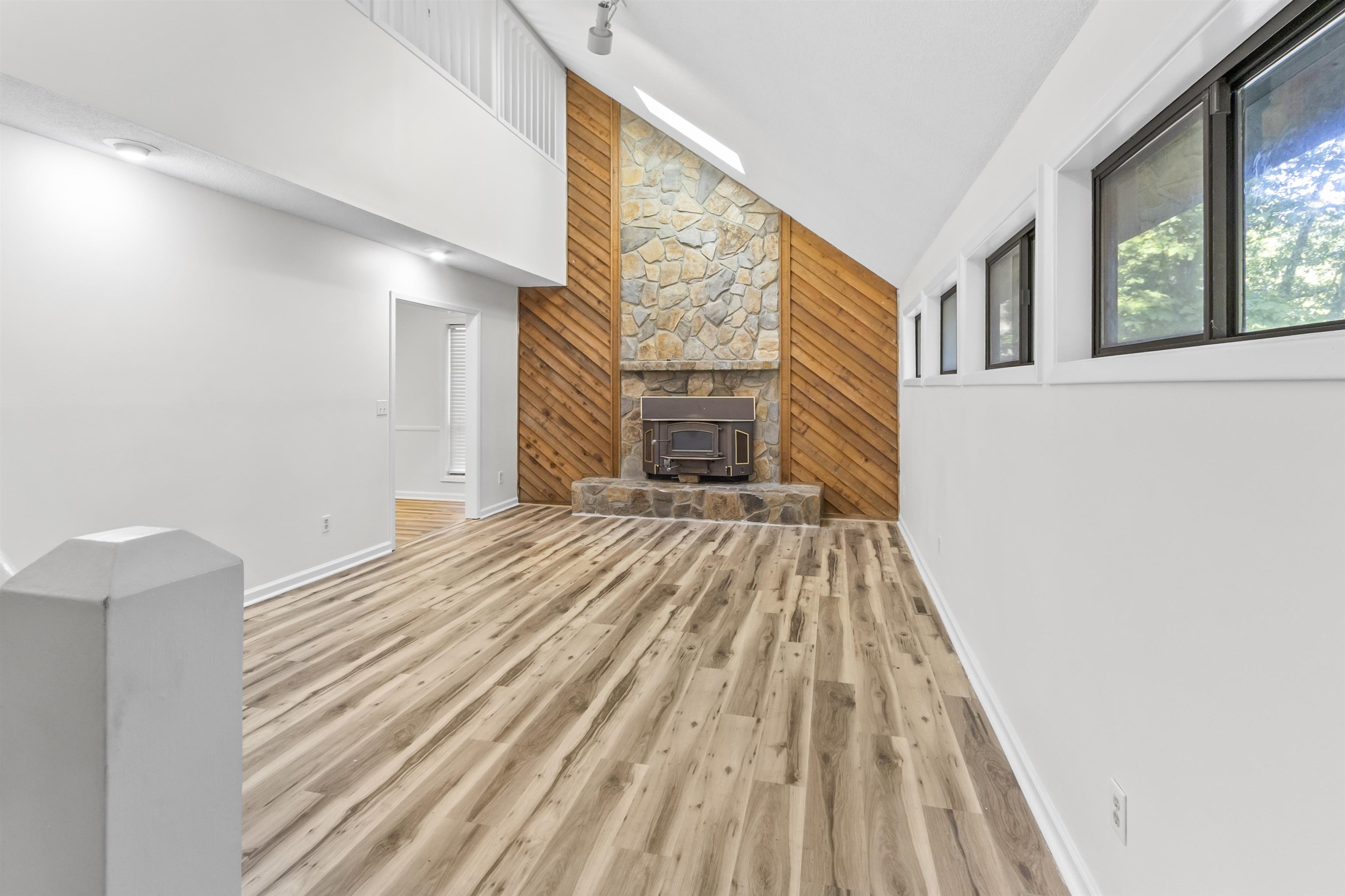 1404 Winding Way Property Photo 5