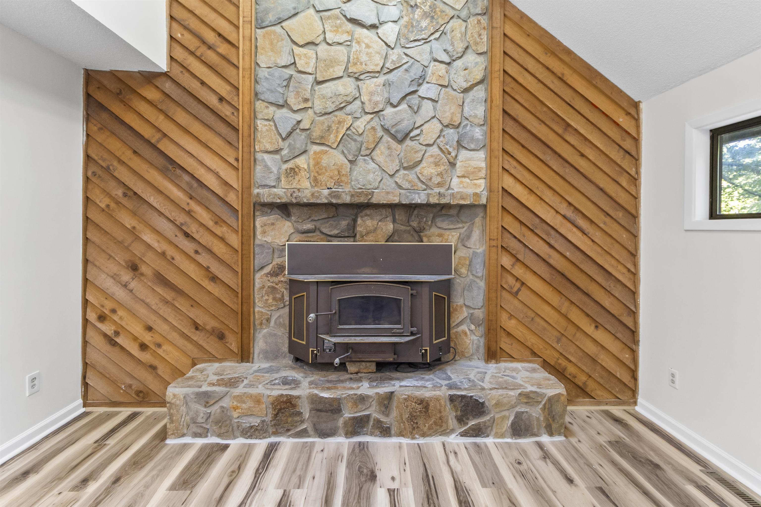 1404 Winding Way Property Photo 6