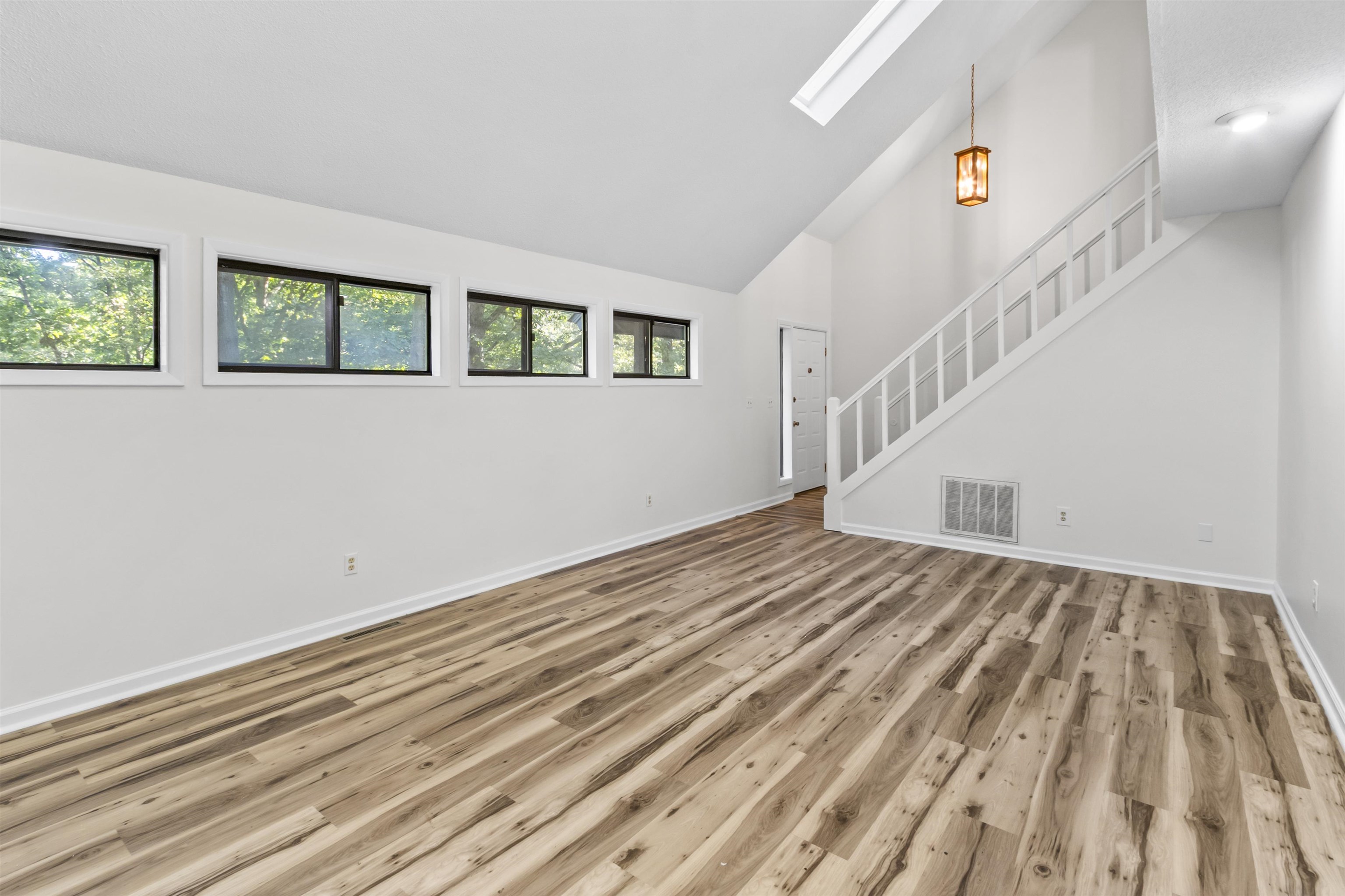 1404 Winding Way Property Photo 7