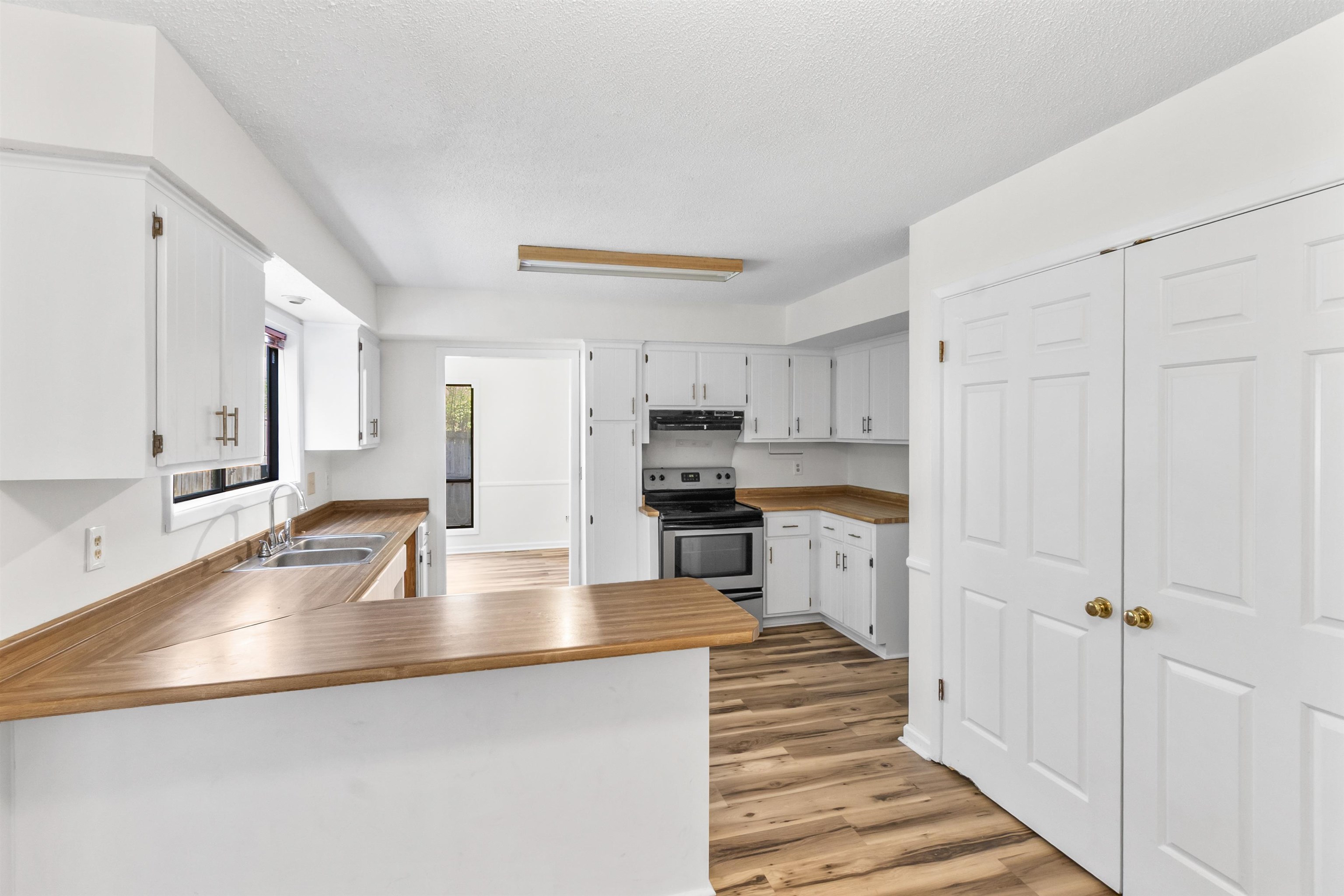 1404 Winding Way Property Photo 11