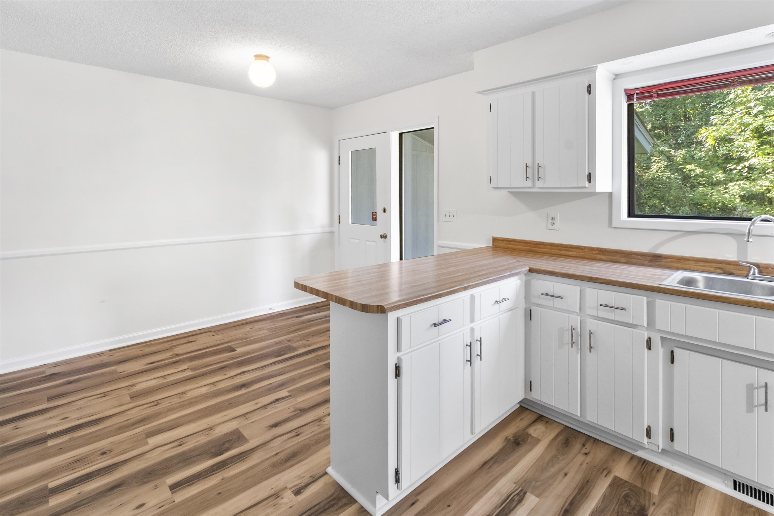 1404 Winding Way Property Photo 13