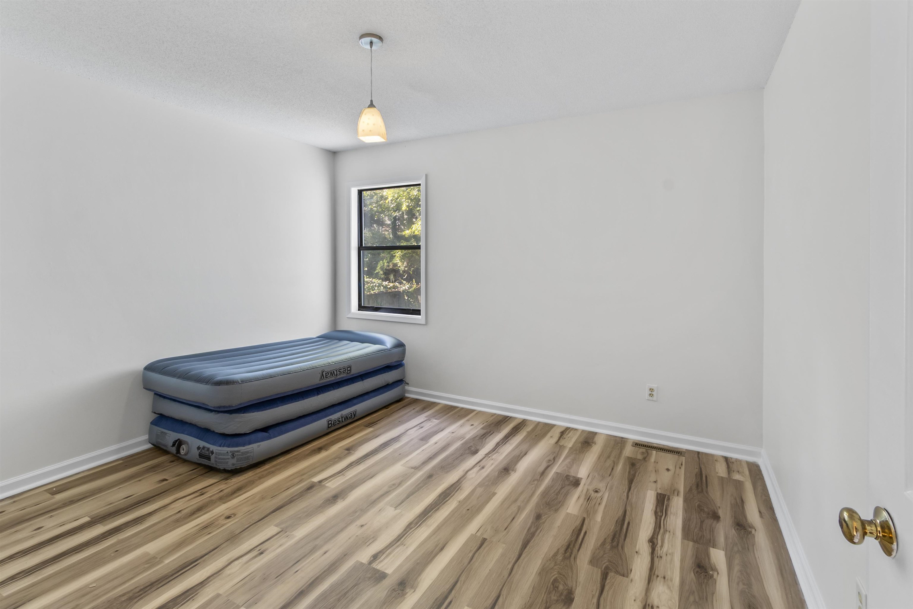 1404 Winding Way Property Photo 20