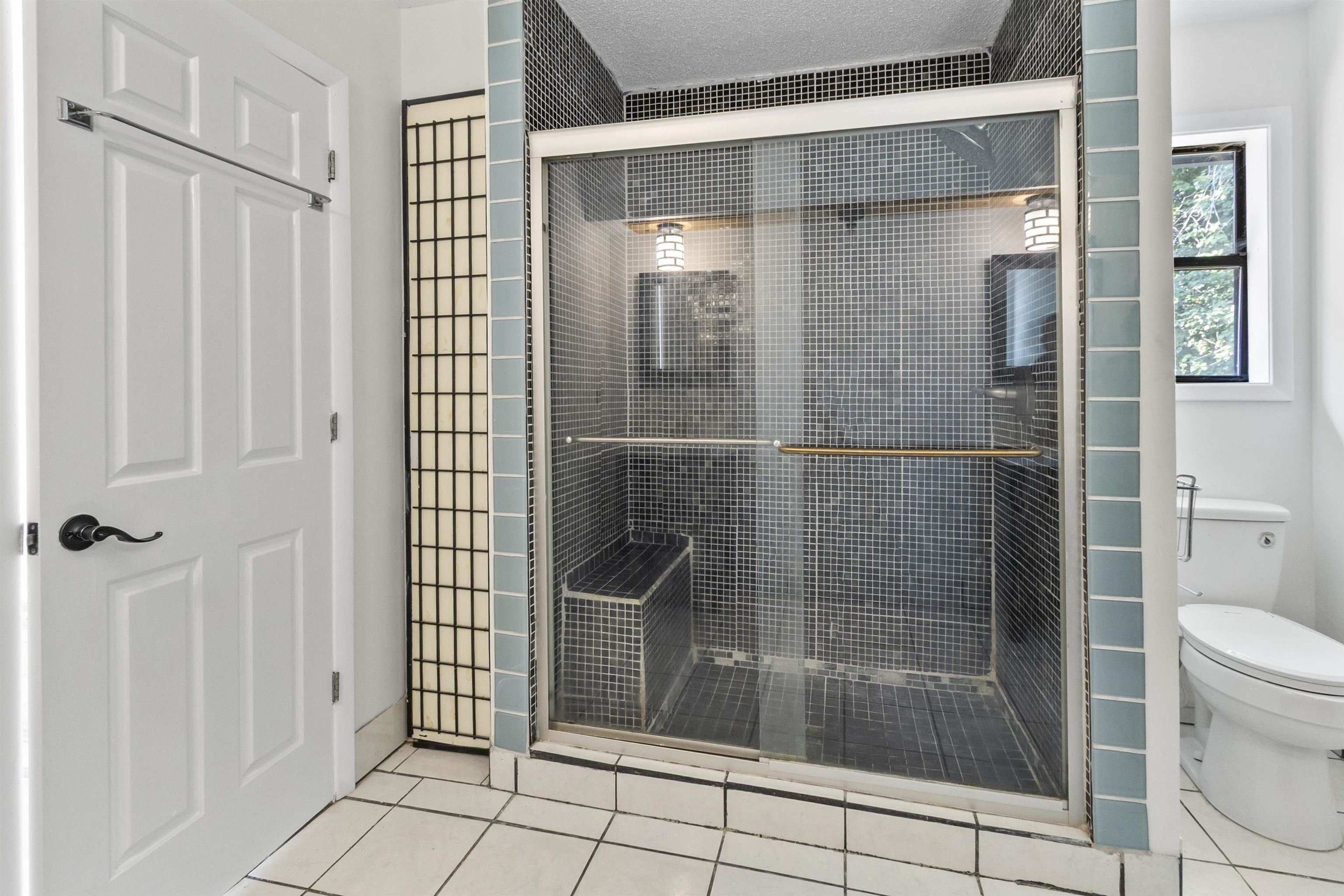 1404 Winding Way Property Photo 33