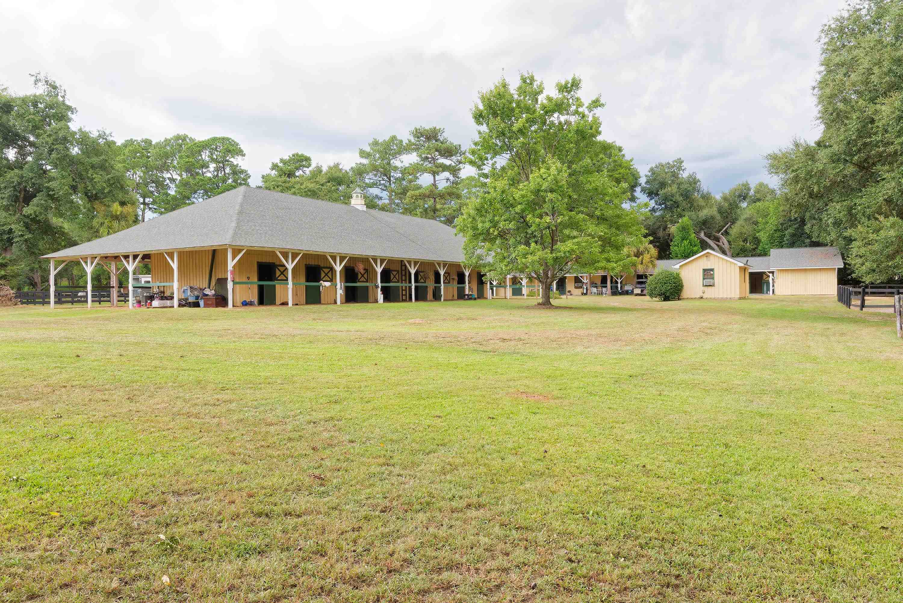 844, 846 Se Two Notch Road Property Photo 3