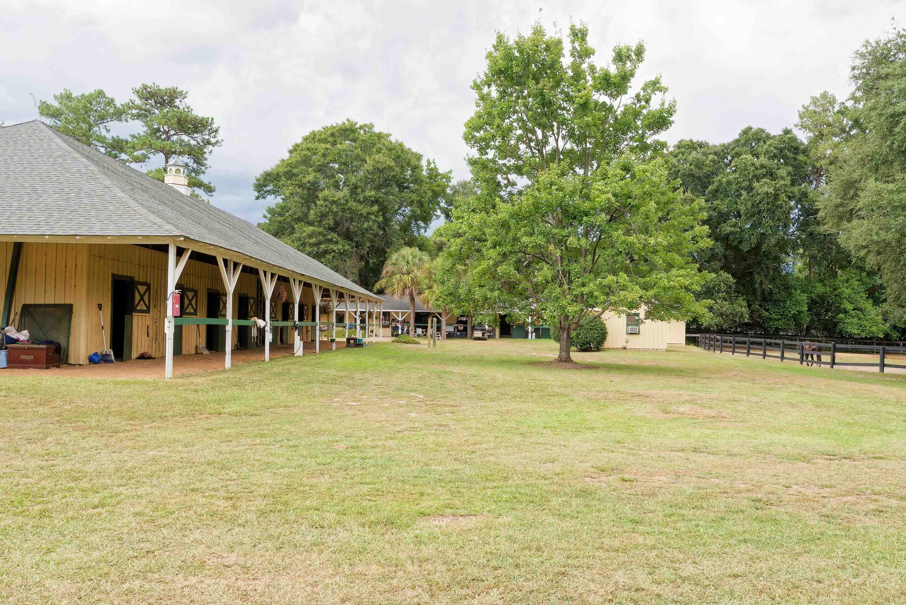 844, 846 Se Two Notch Road Property Photo 4