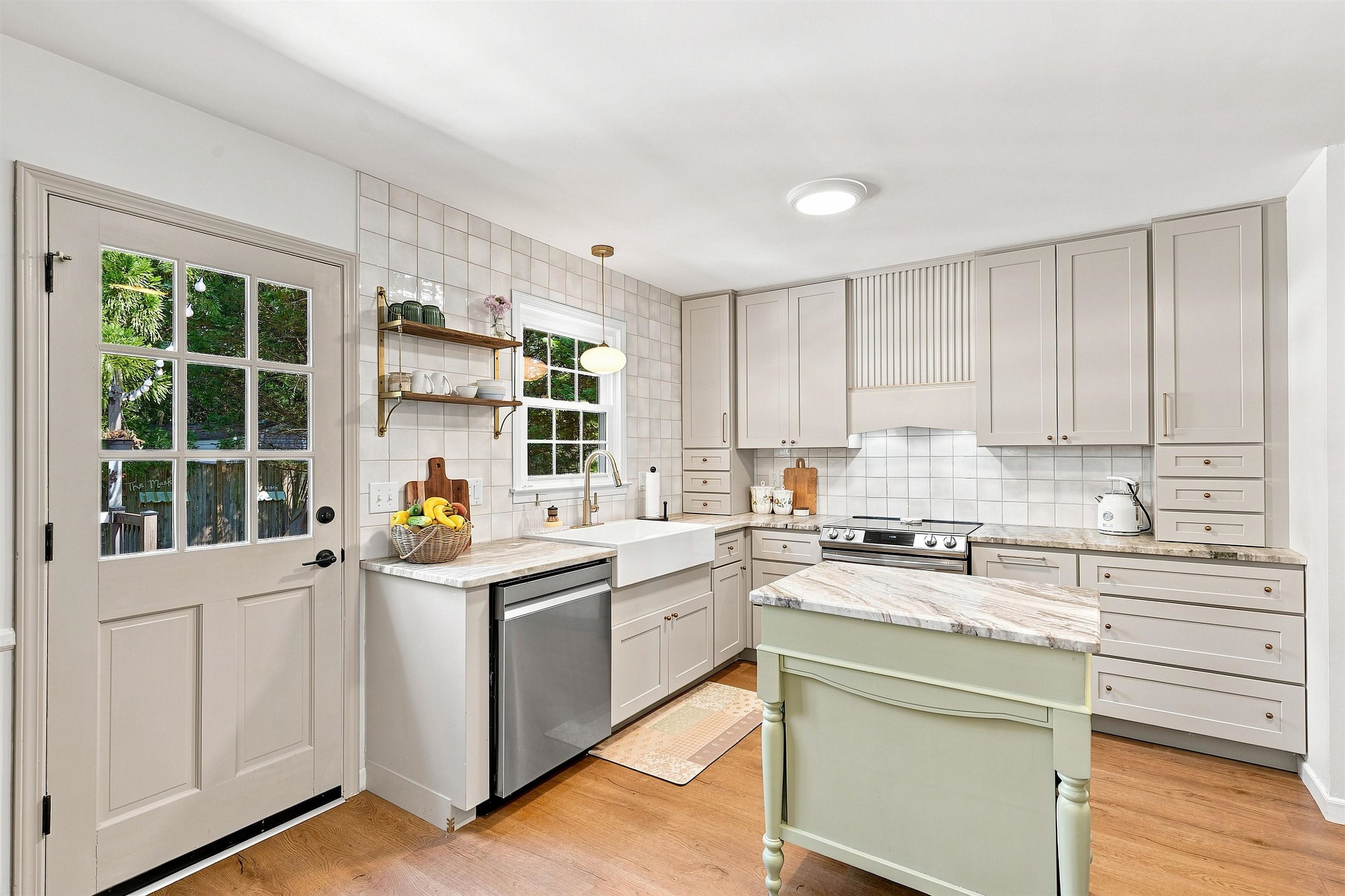 109 Stonehenge Court Property Photo 7