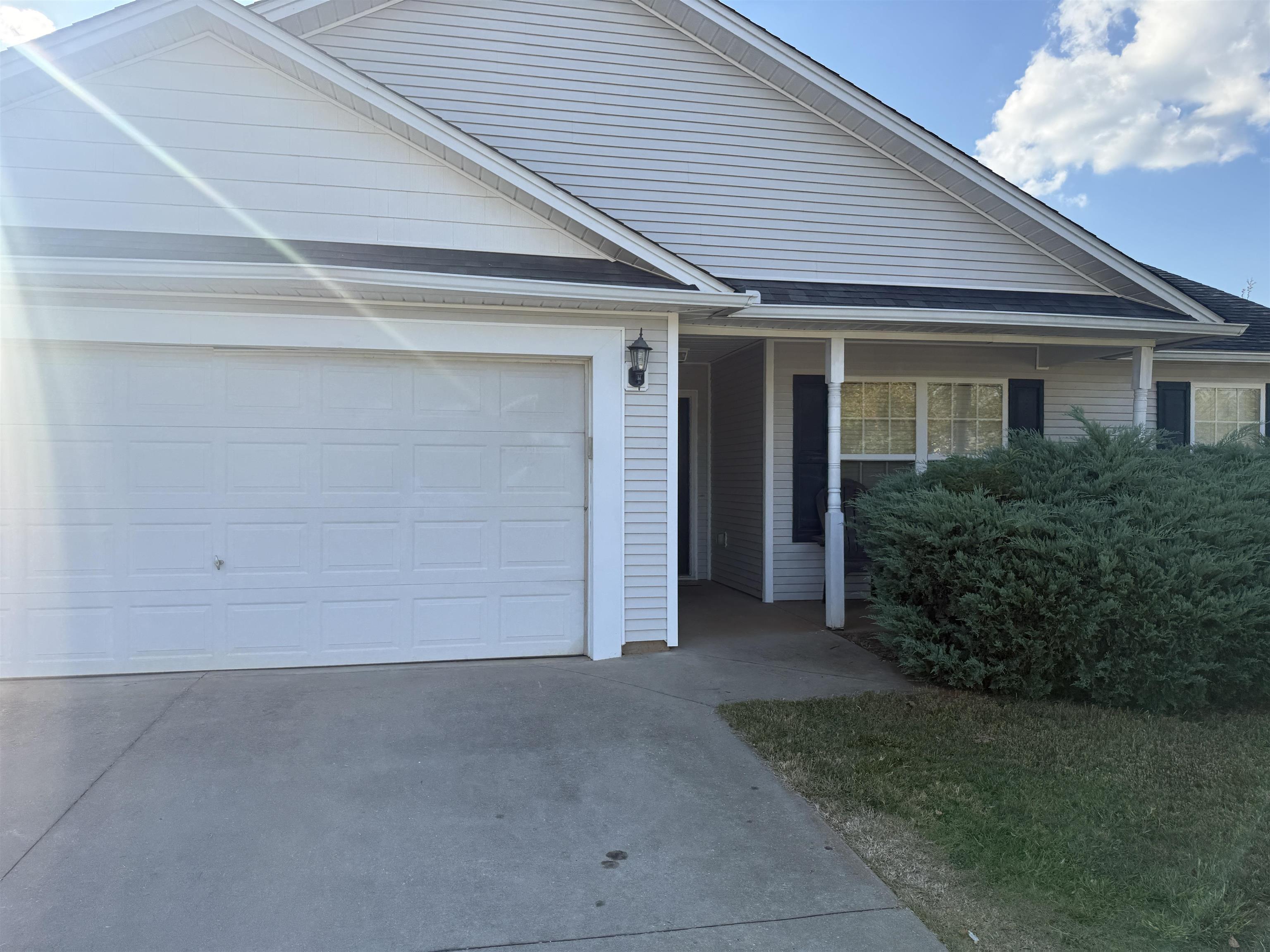324 Lockport Way Property Photo 3