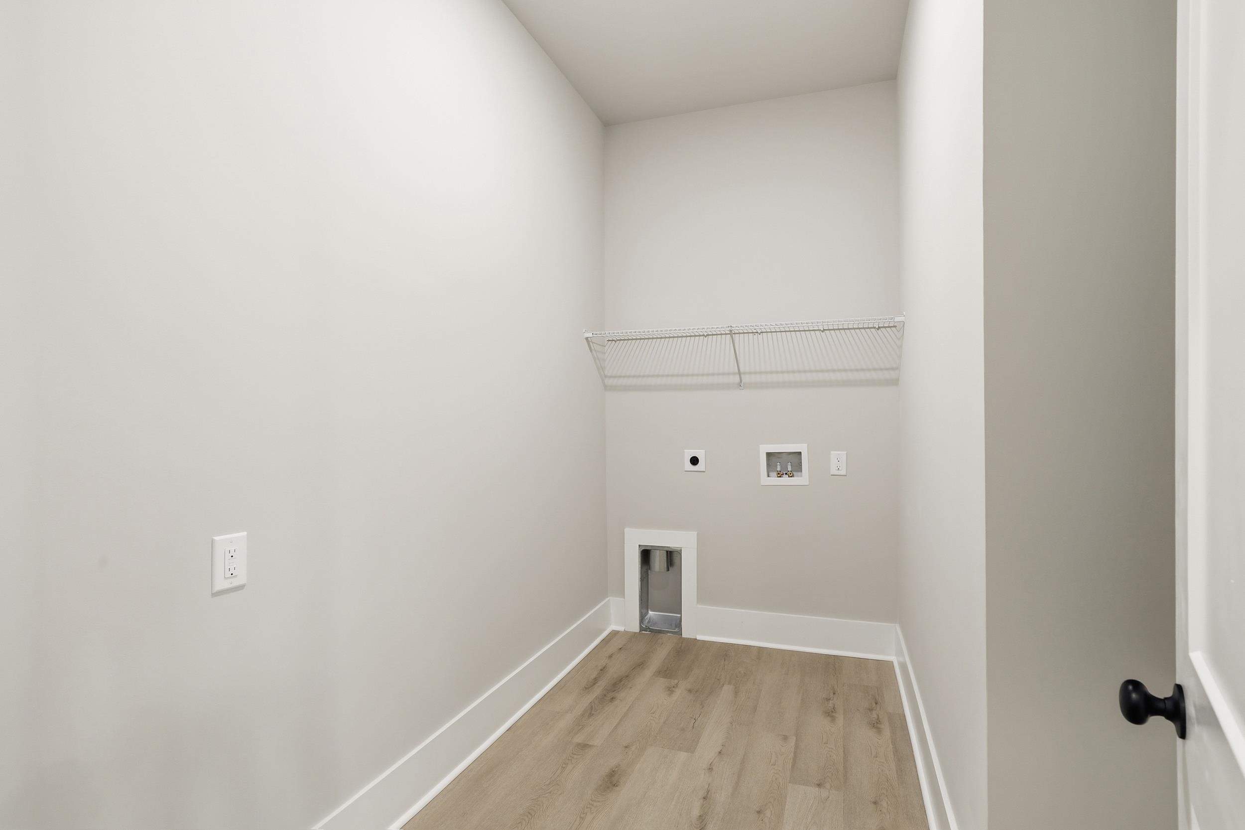 4004 Hollybank Drive Property Photo 27