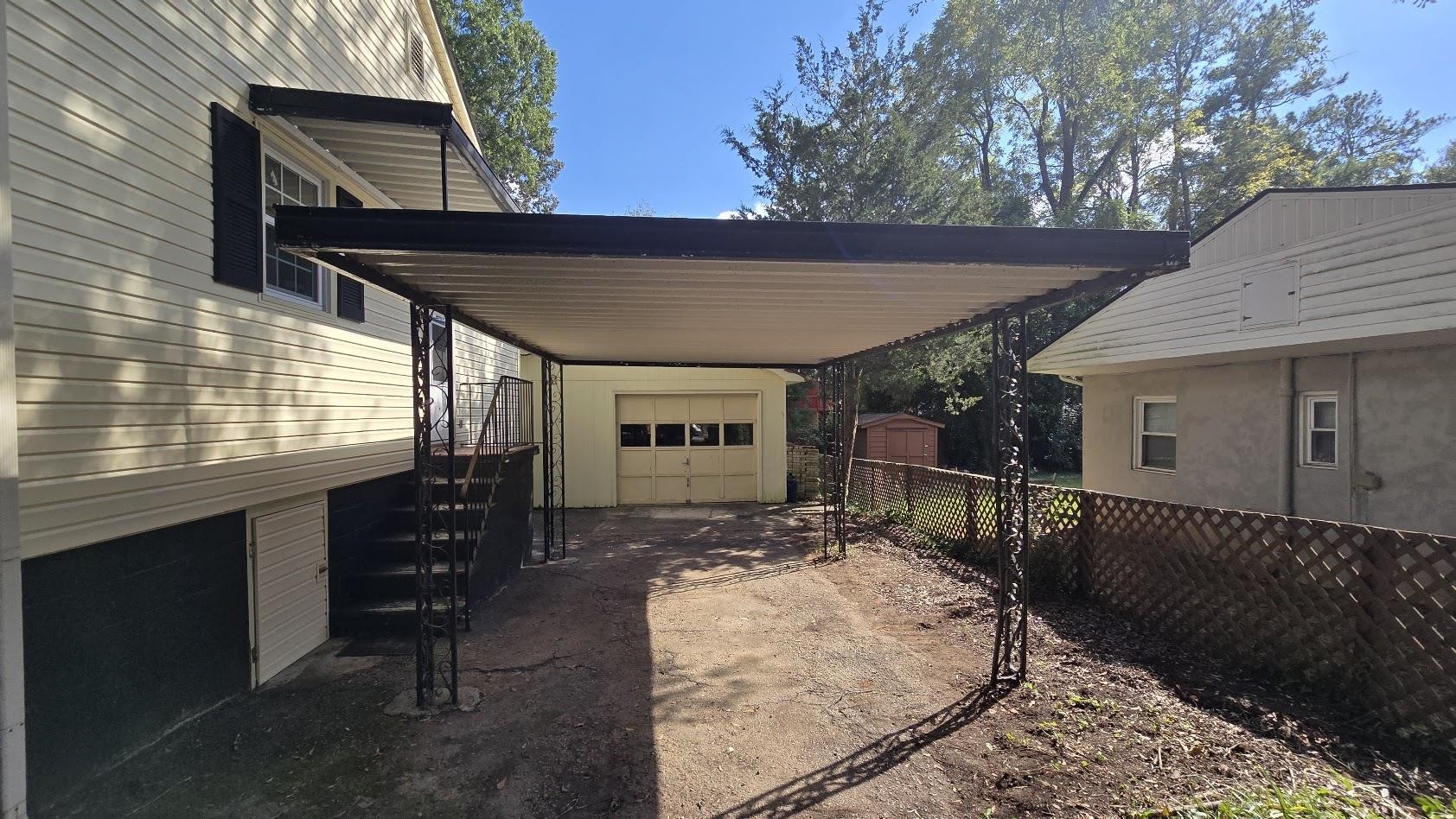 114 Indian Hill St Property Photo 3