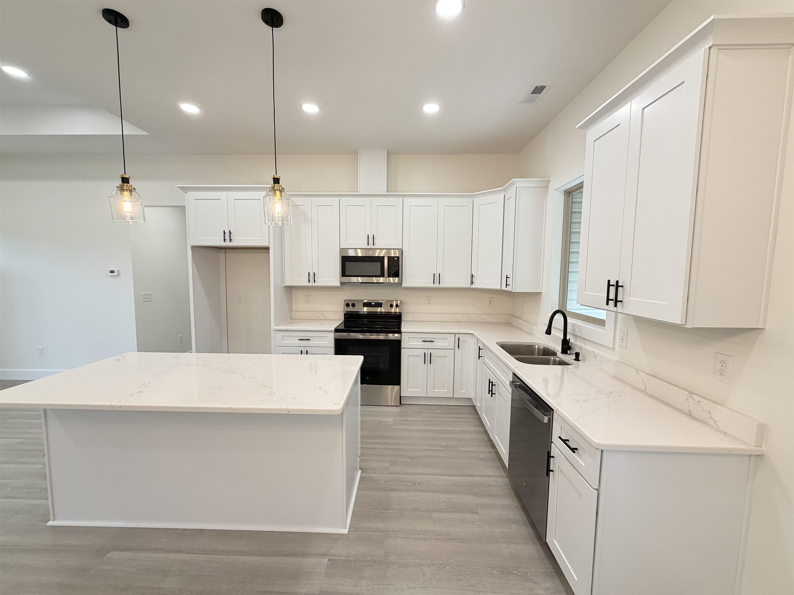187 Susans Road Property Photo 5