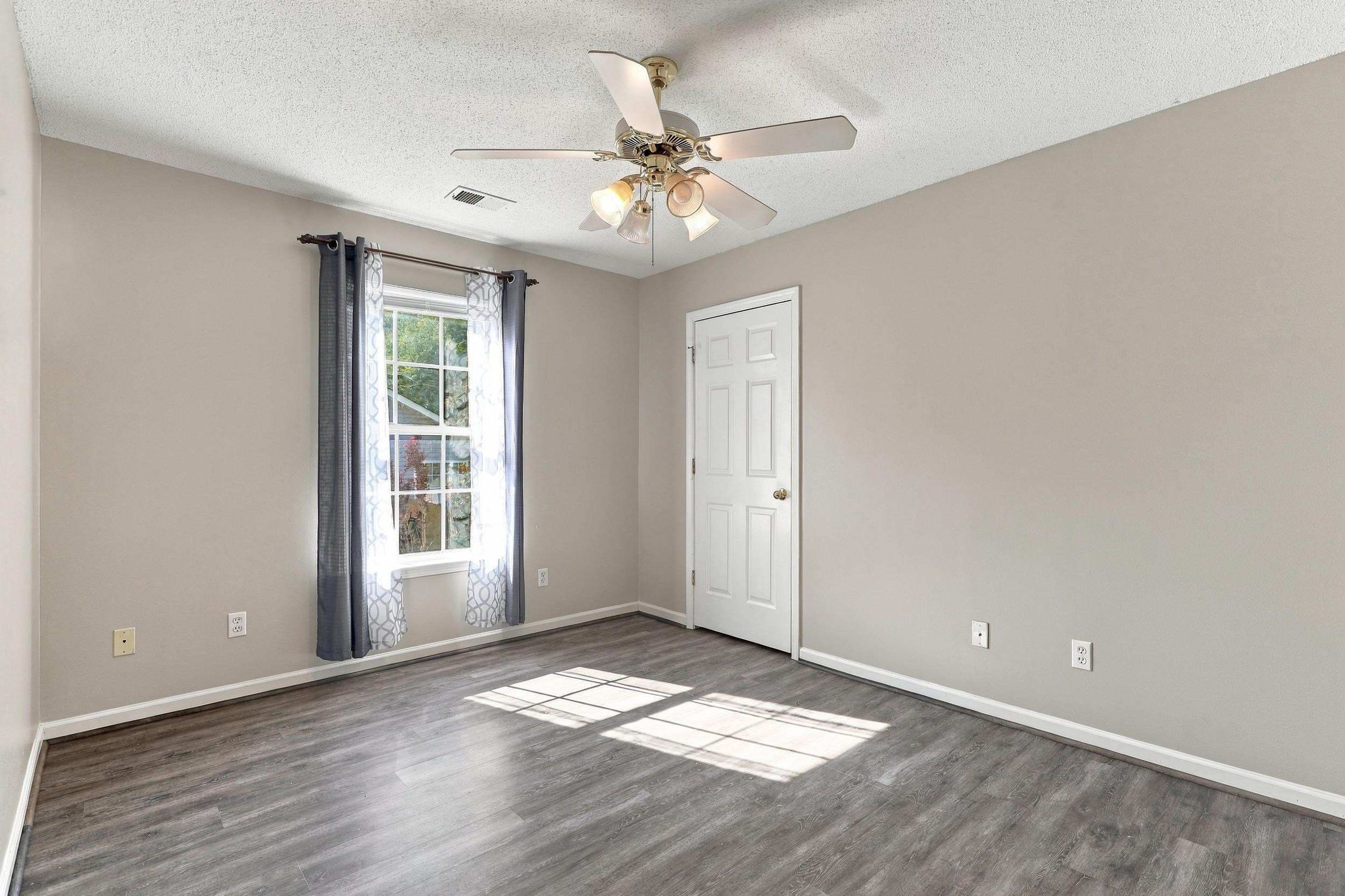 204 Bitternut Lane Property Photo 18
