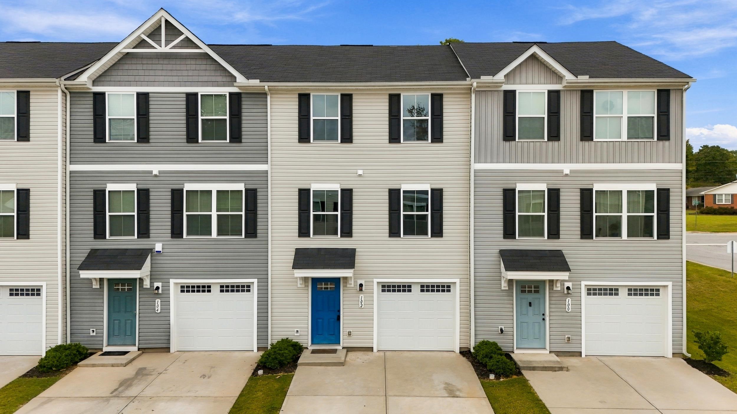 102 Verdant Leaf Way Property Photo 1