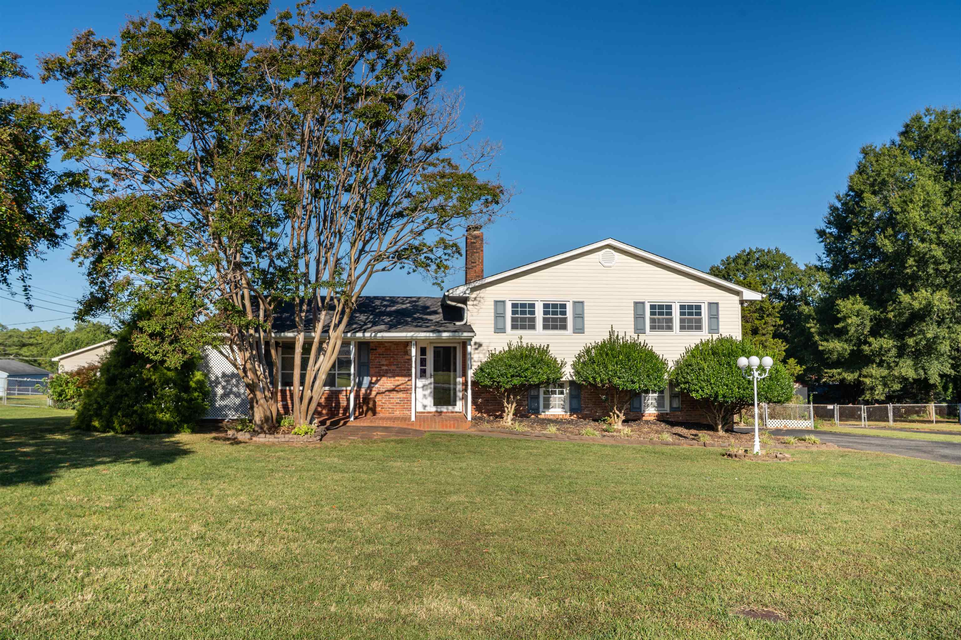 124 Midland Drive Property Photo 1