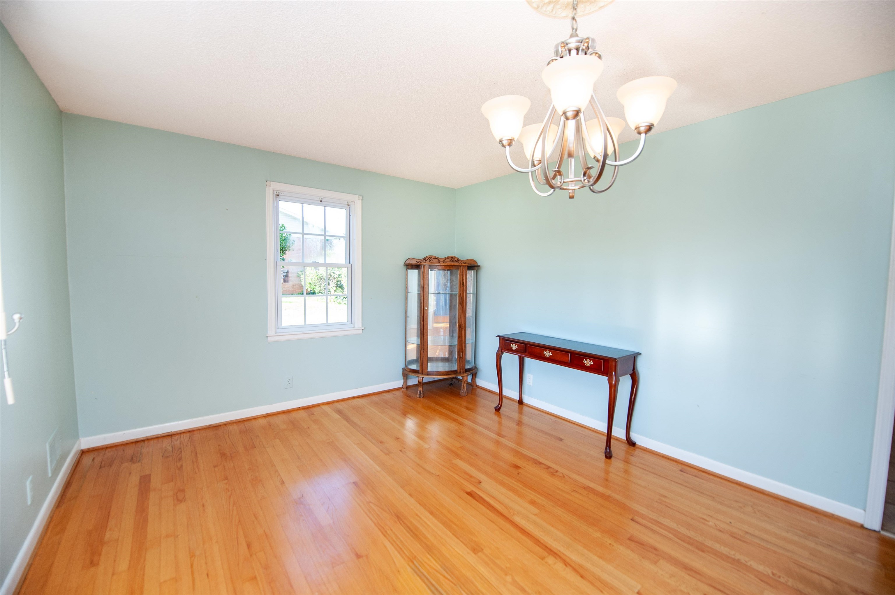 124 Midland Drive Property Photo 3