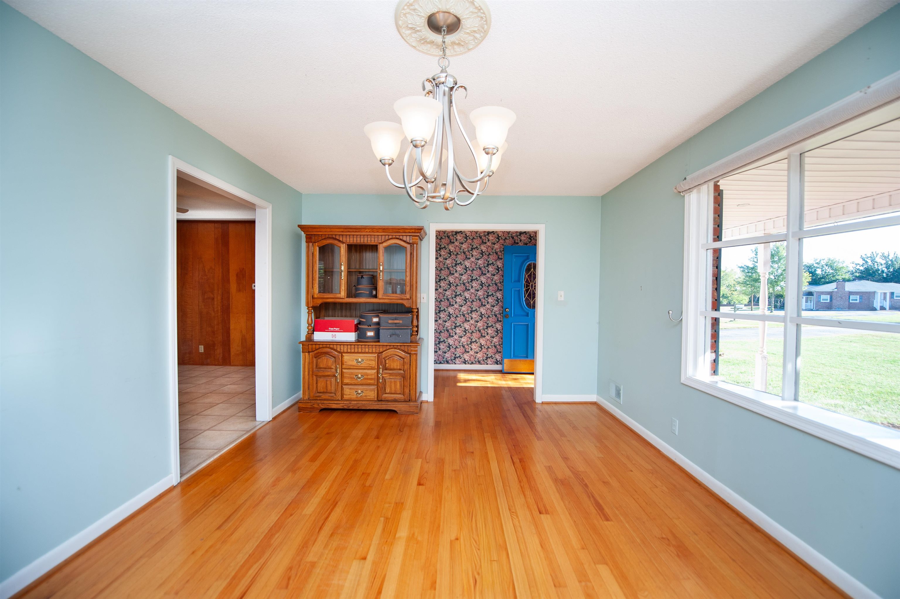 124 Midland Drive Property Photo 4