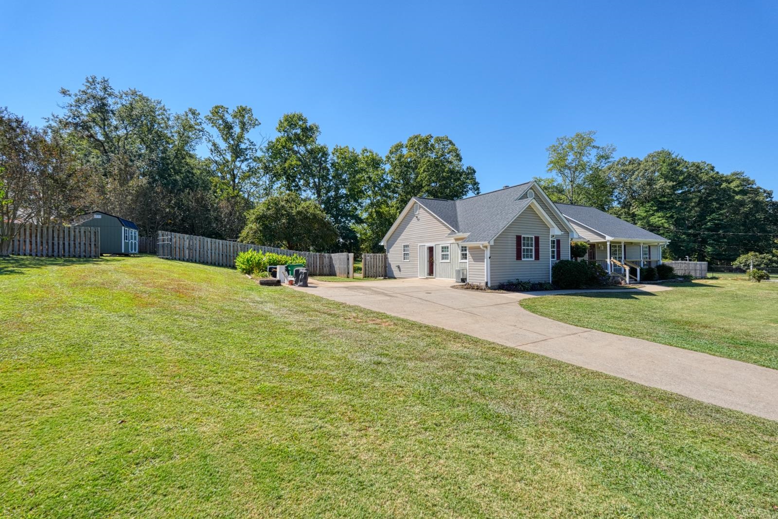 137 Greenway Drive Property Photo 4
