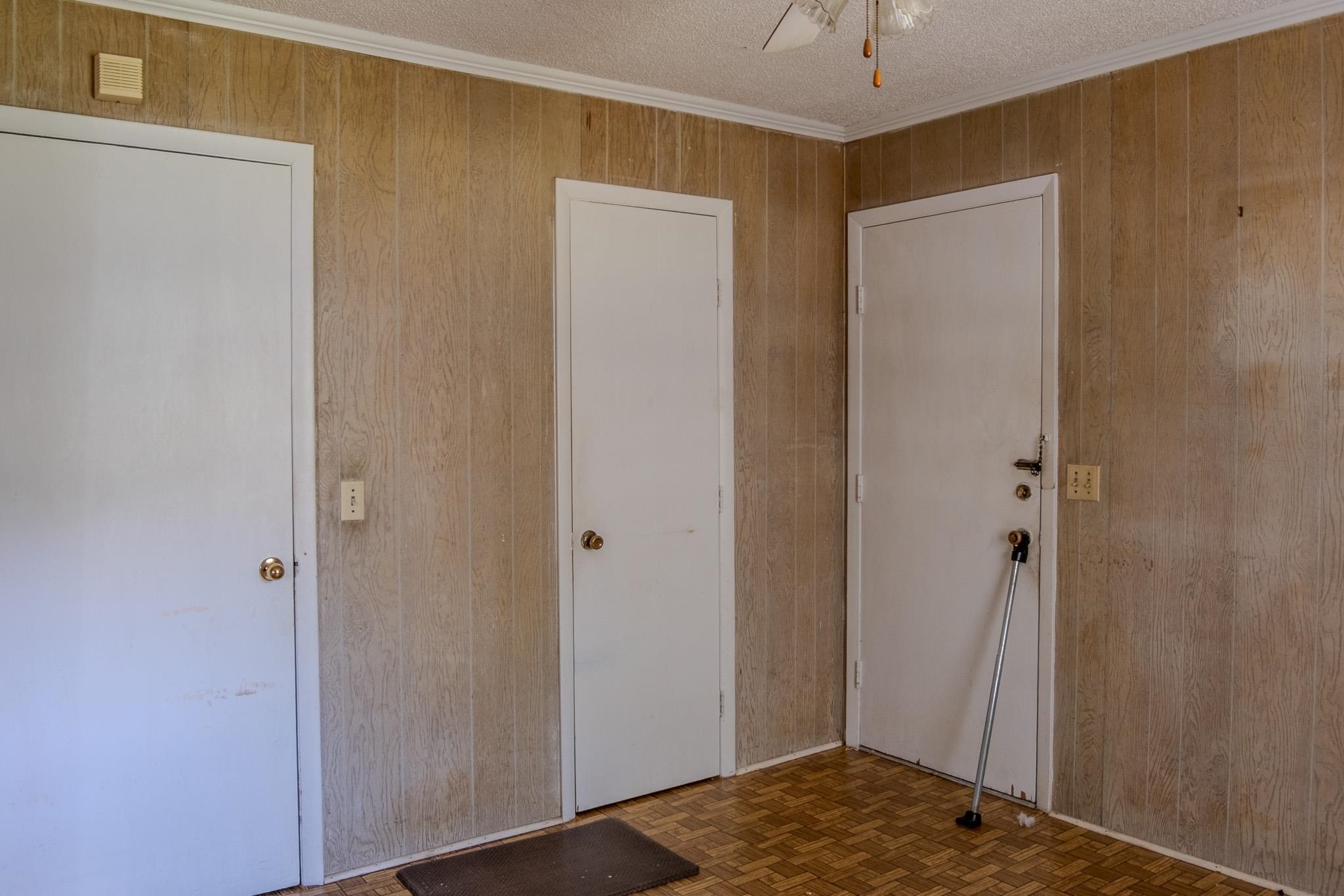 303 Oshields Street Property Photo 15