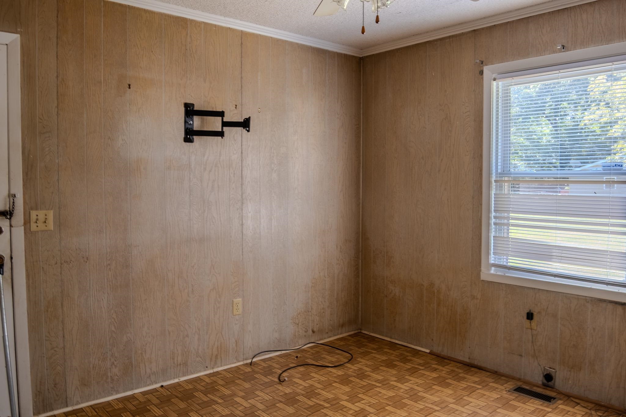 303 Oshields Street Property Photo 16
