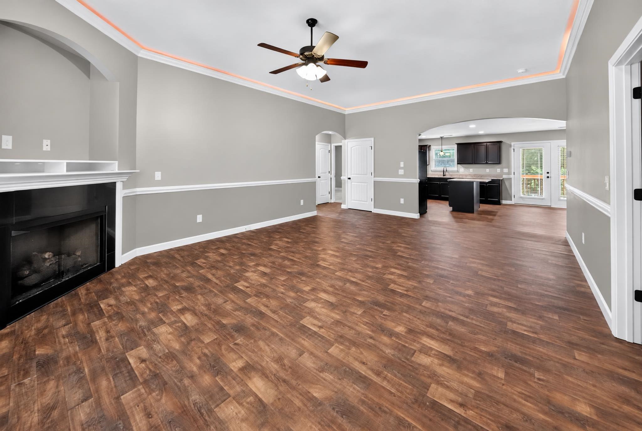 436 Shoreline Boulevard Property Photo 7