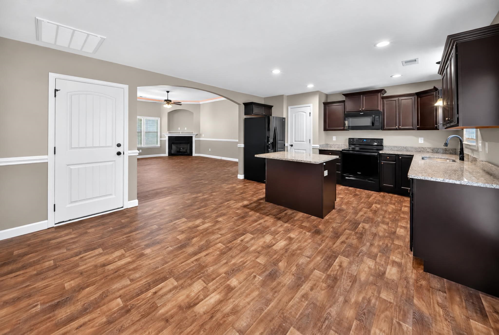 436 Shoreline Boulevard Property Photo 9