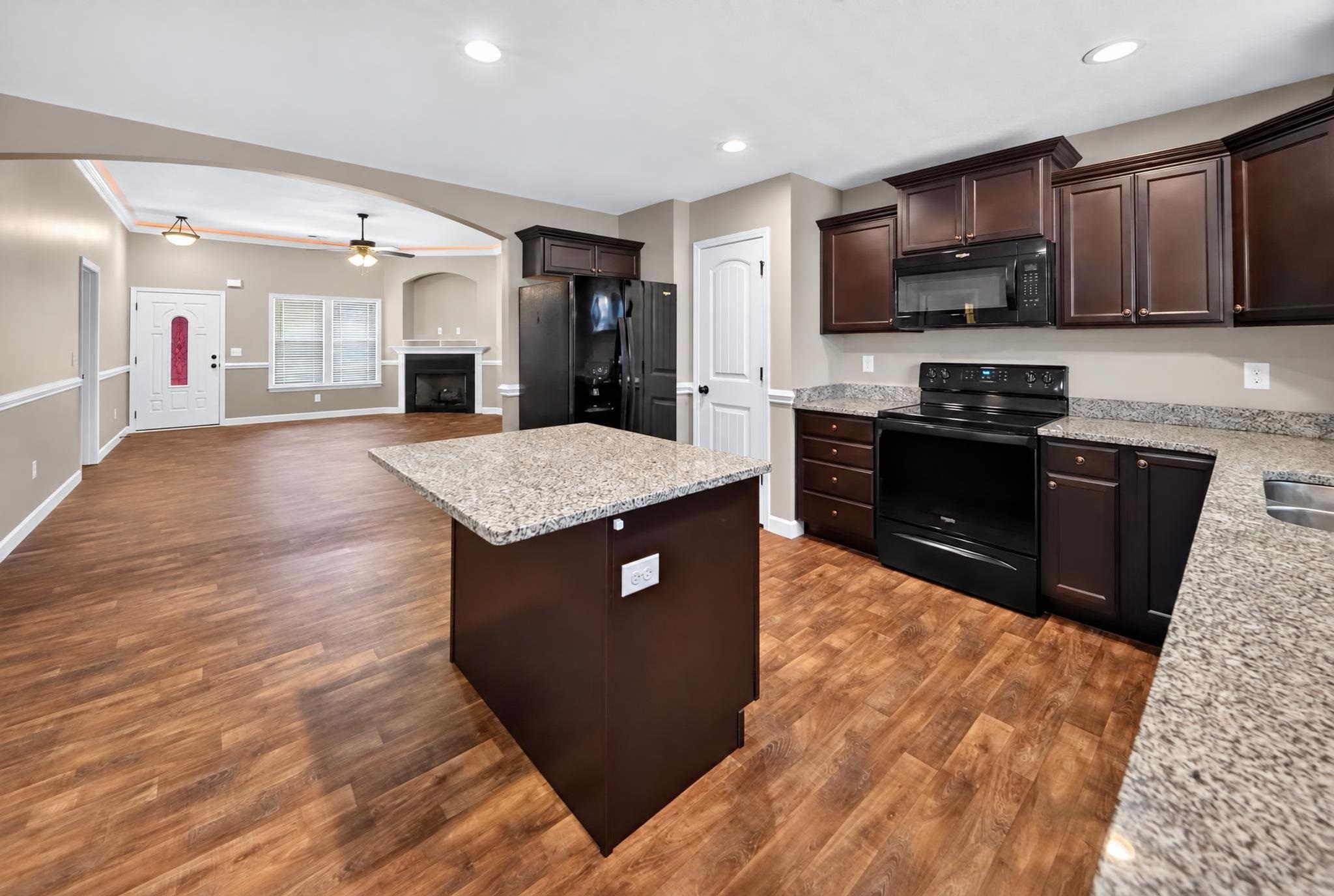 436 Shoreline Boulevard Property Photo 10