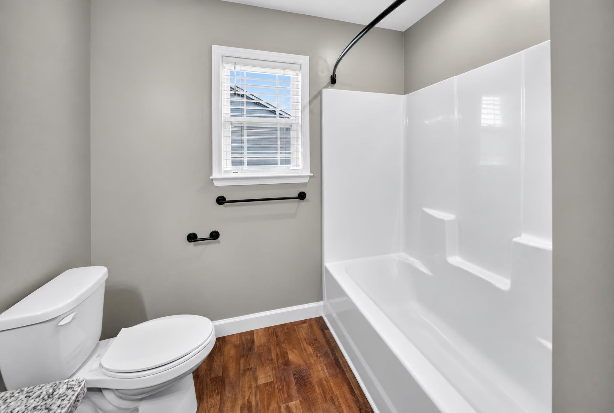 436 Shoreline Boulevard Property Photo 18