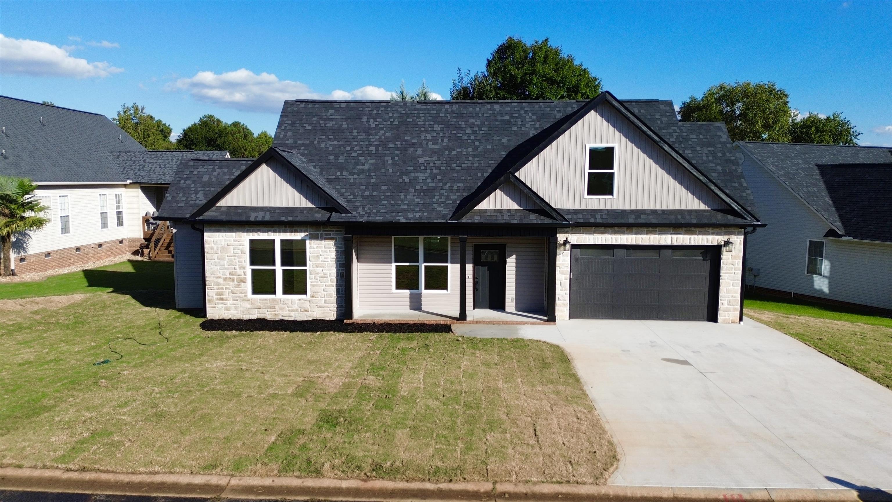 915 Thunder Gulch Dr Property Photo 1