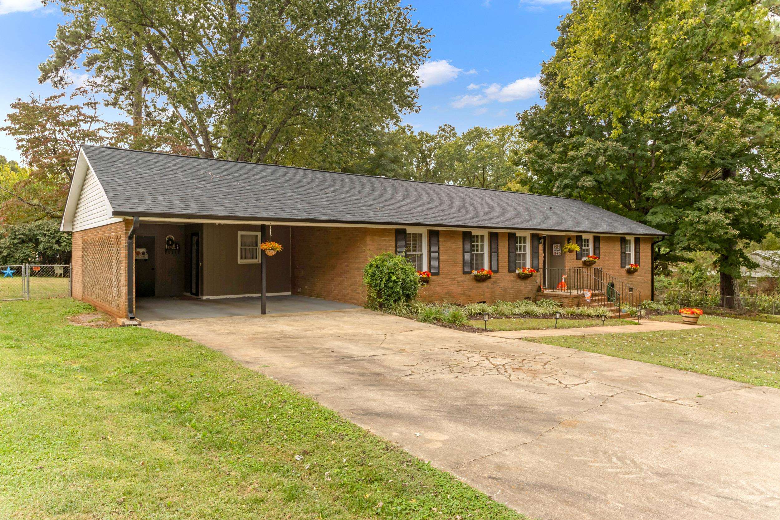 418 Wedgewood Drive Property Photo 1