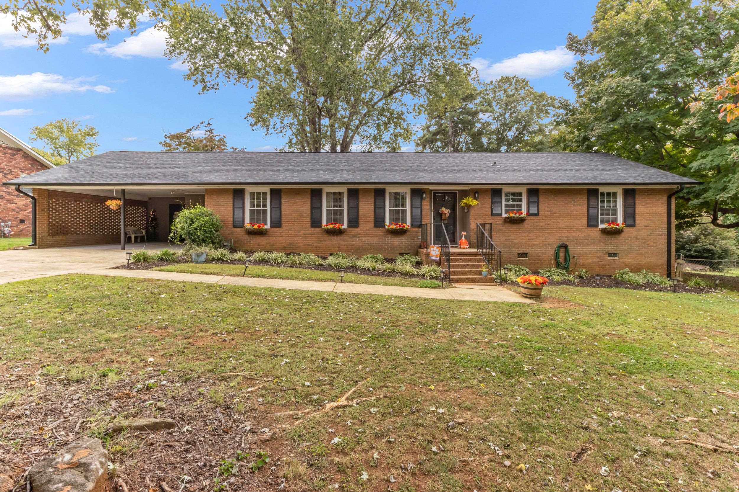 418 Wedgewood Drive Property Photo 2