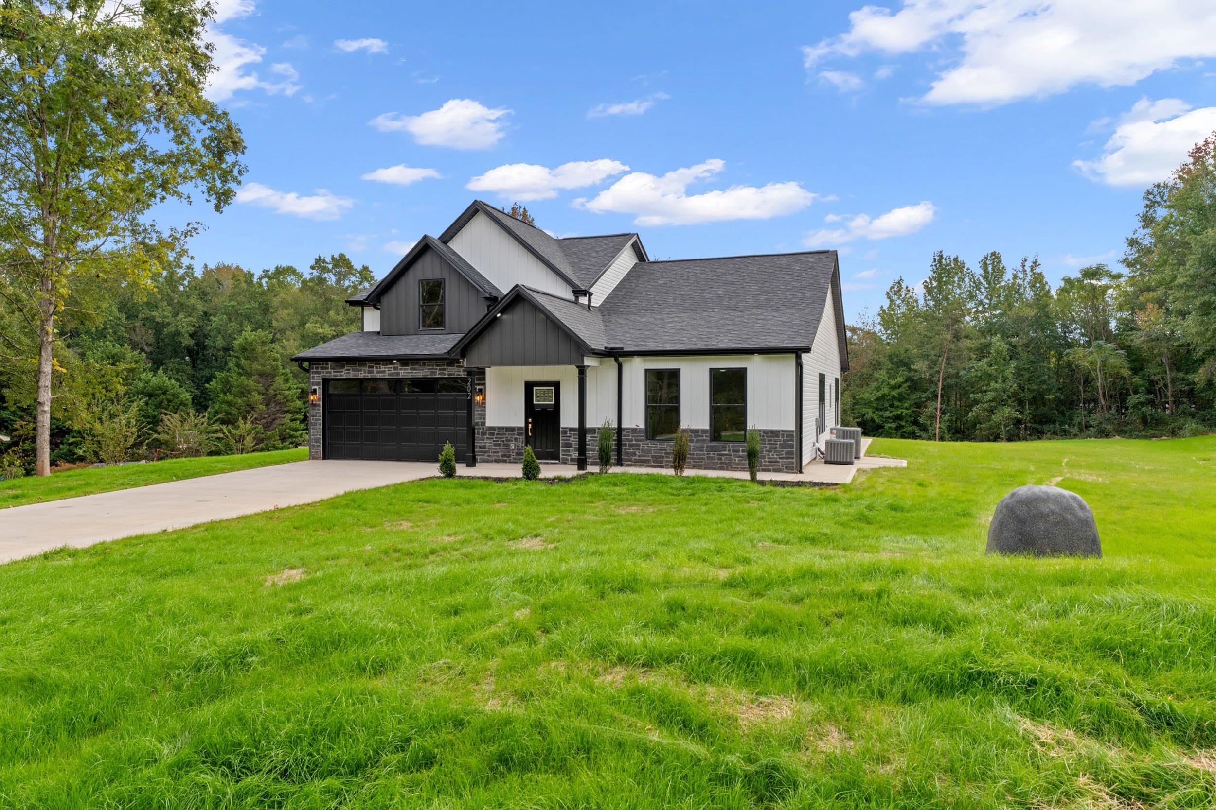 202 Fraley Drive Property Photo 3
