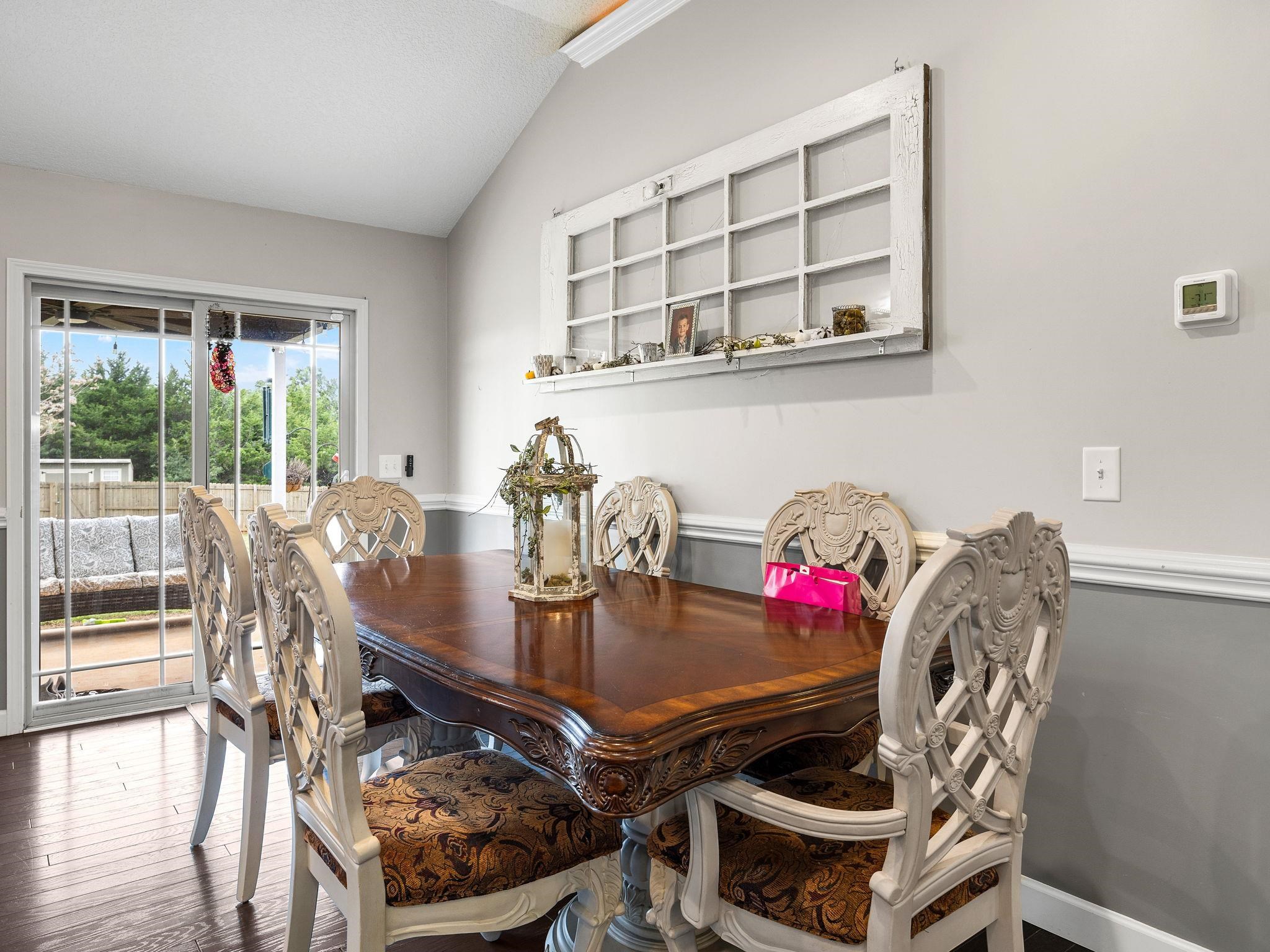 410 Roys Place Property Photo 14