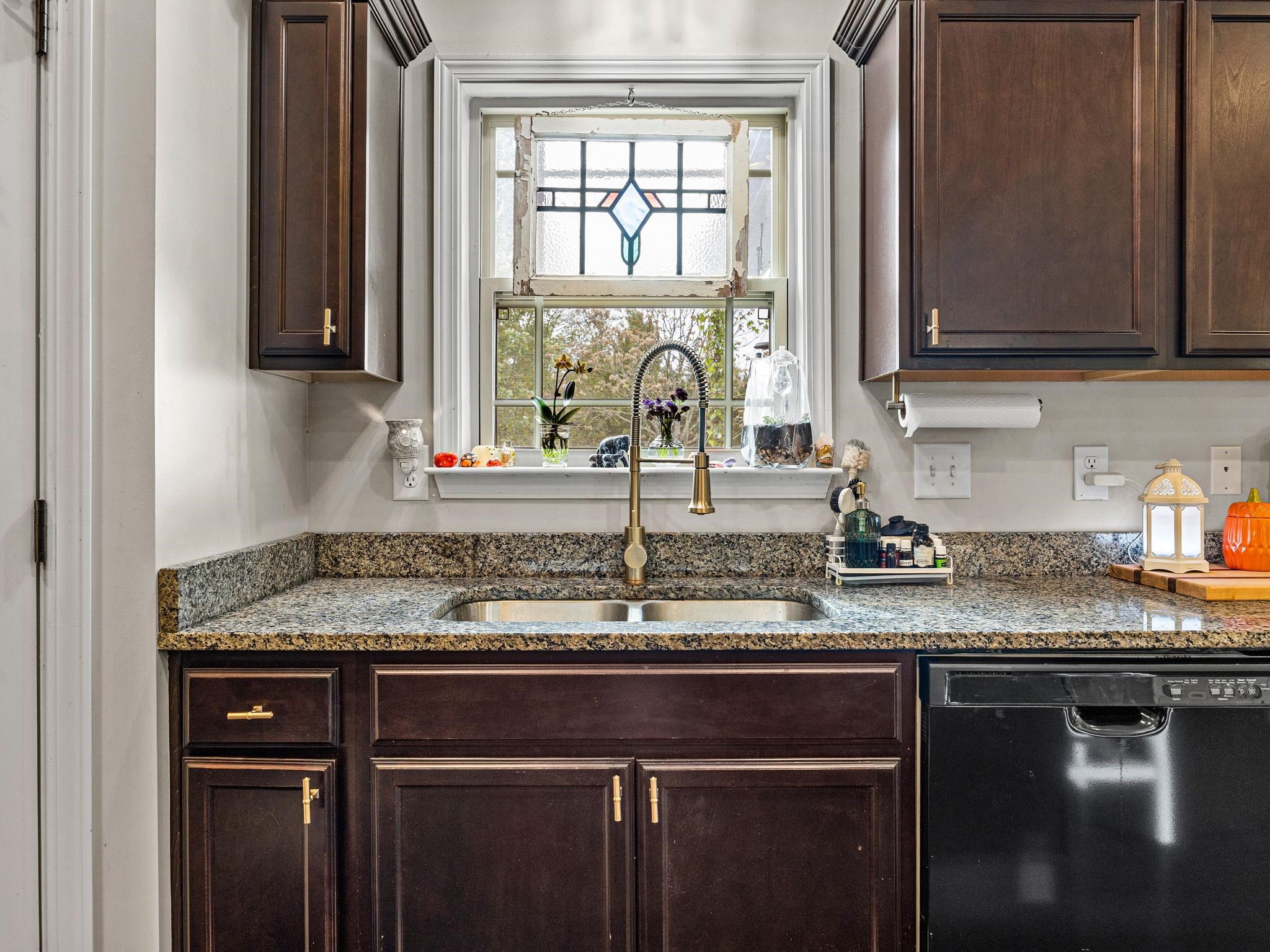 410 Roys Place Property Photo 17