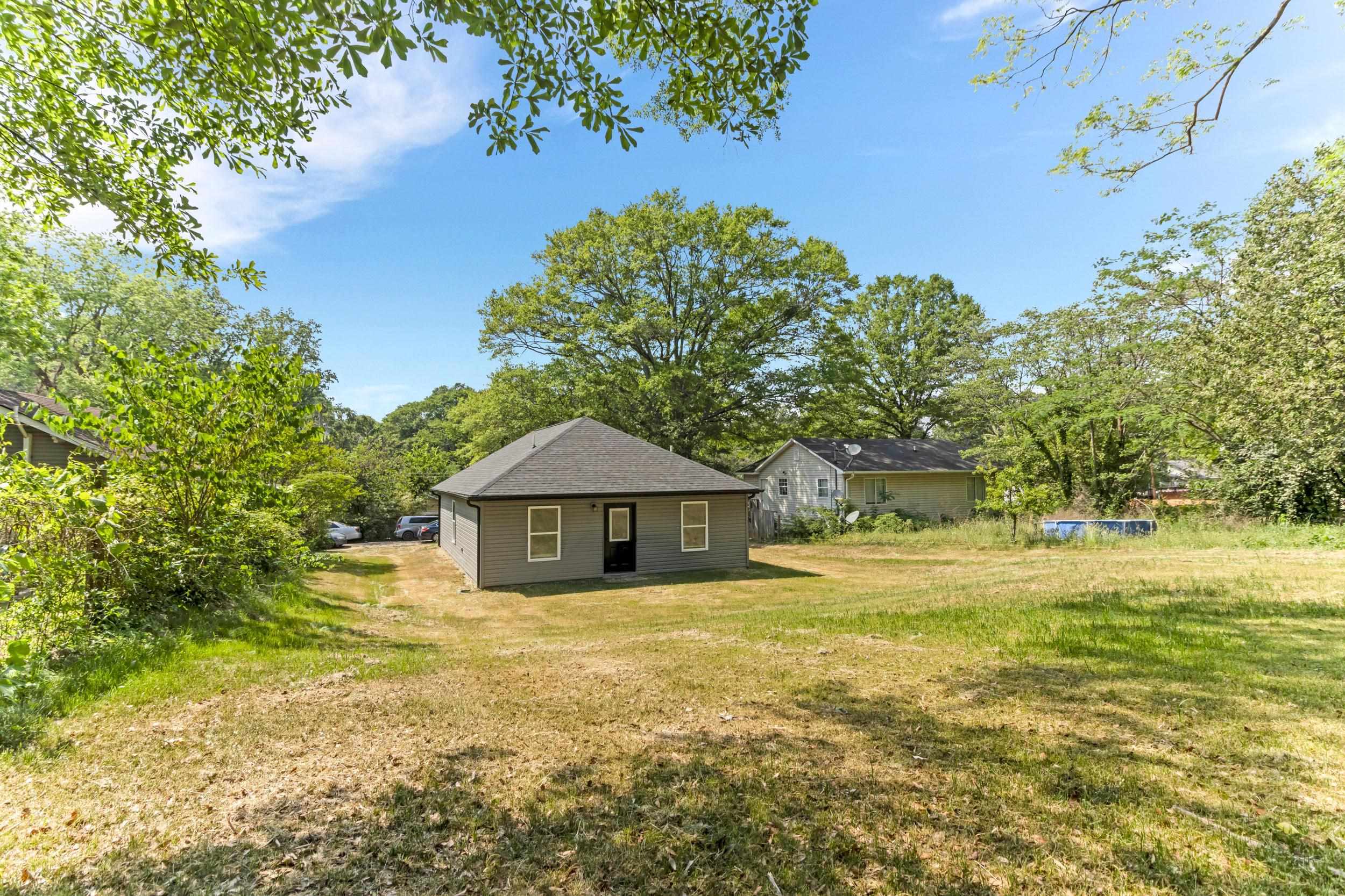 561 Bee Street Property Photo 4