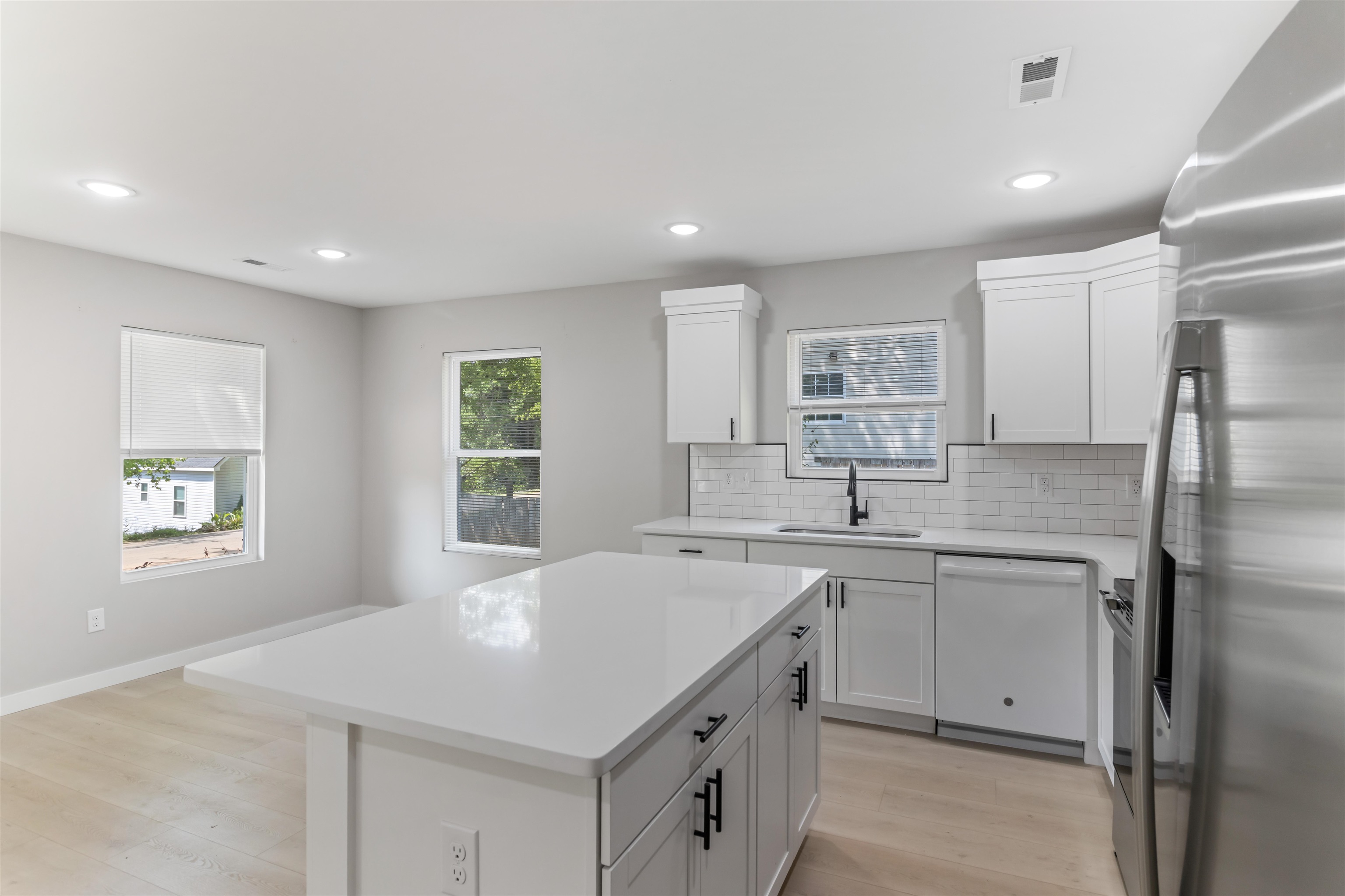 561 Bee Street Property Photo 12