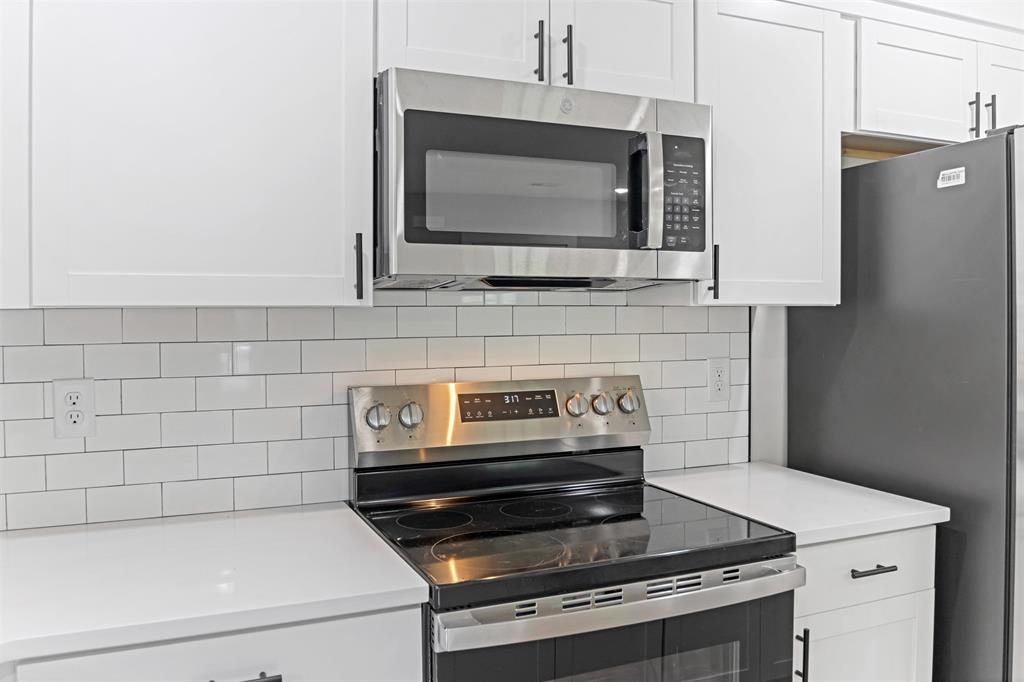 561 Bee Street Property Photo 13
