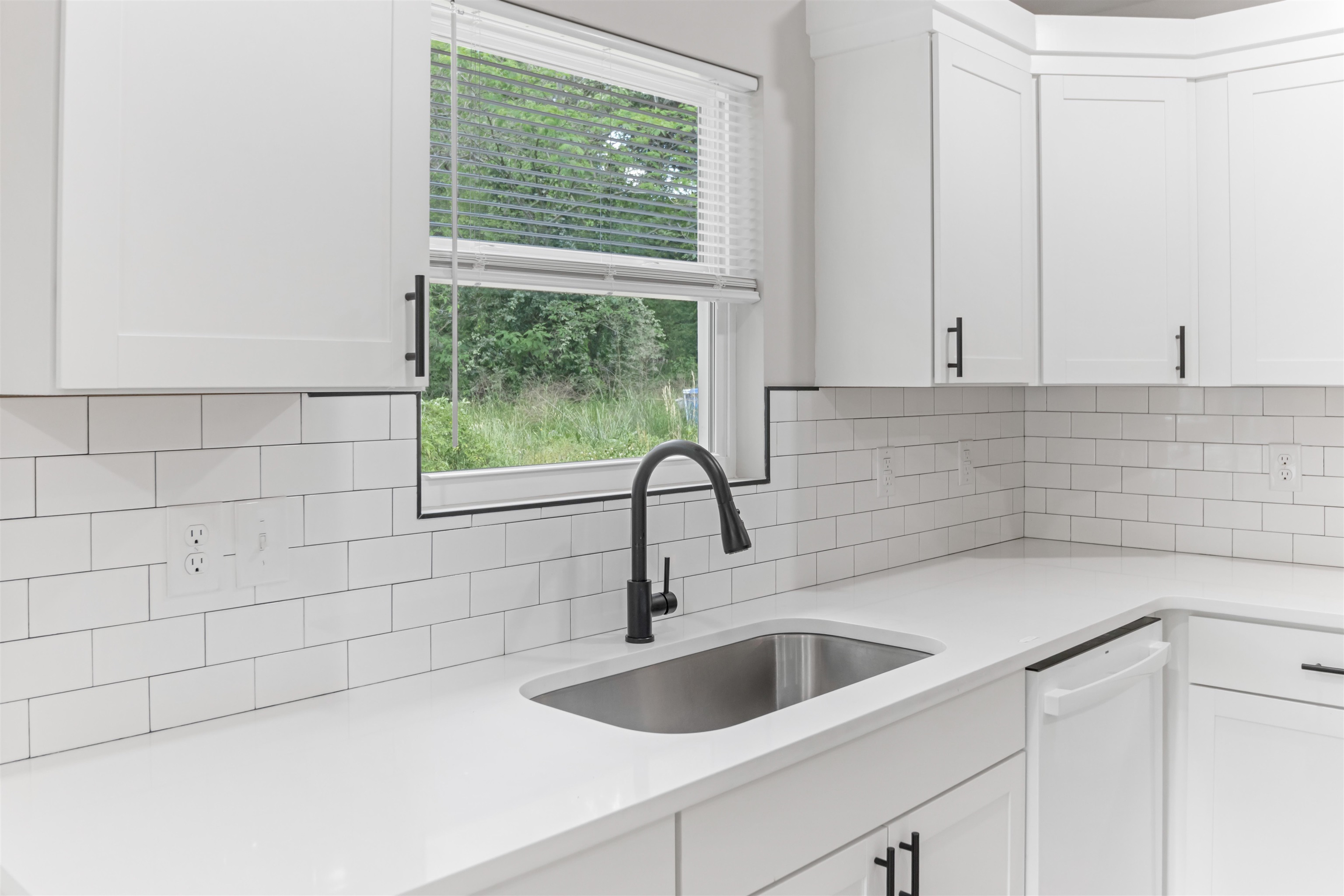 561 Bee Street Property Photo 14