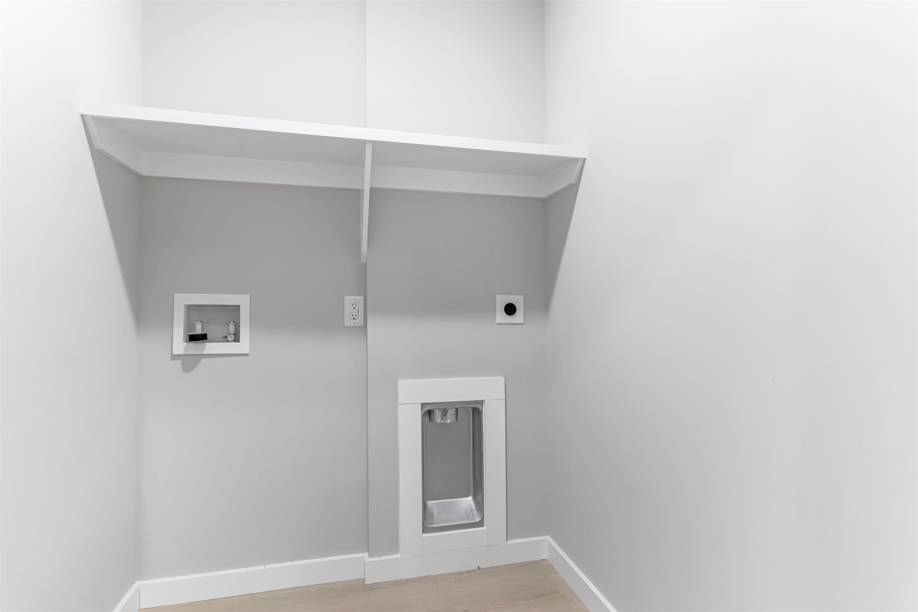 561 Bee Street Property Photo 15