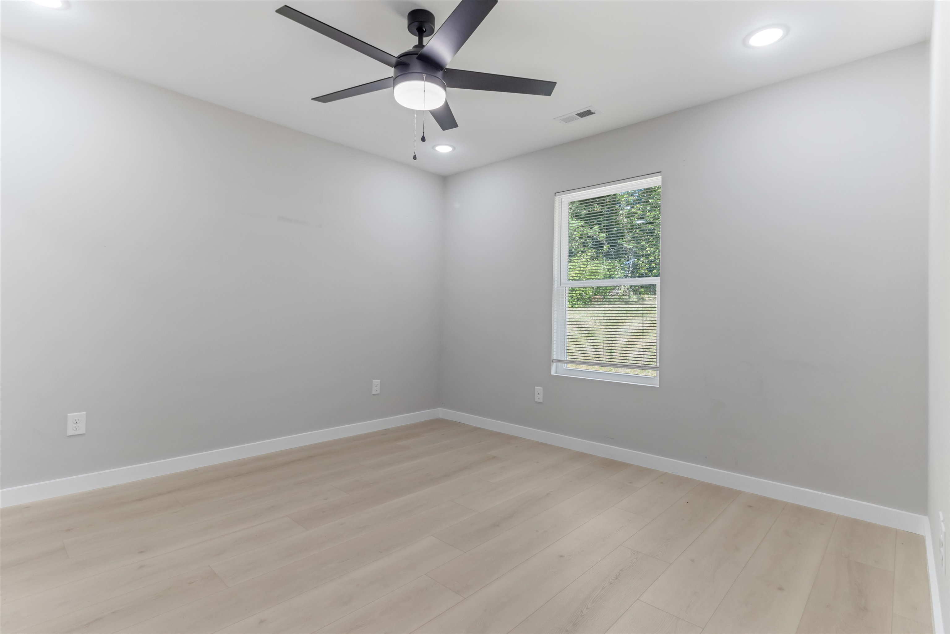 561 Bee Street Property Photo 17