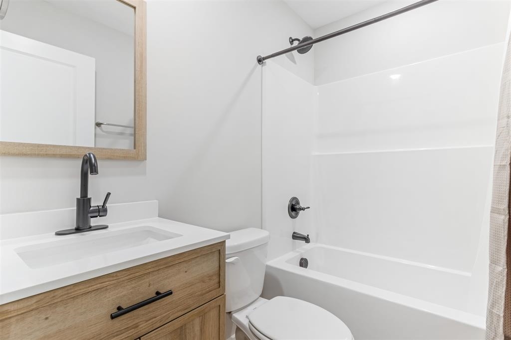 561 Bee Street Property Photo 19