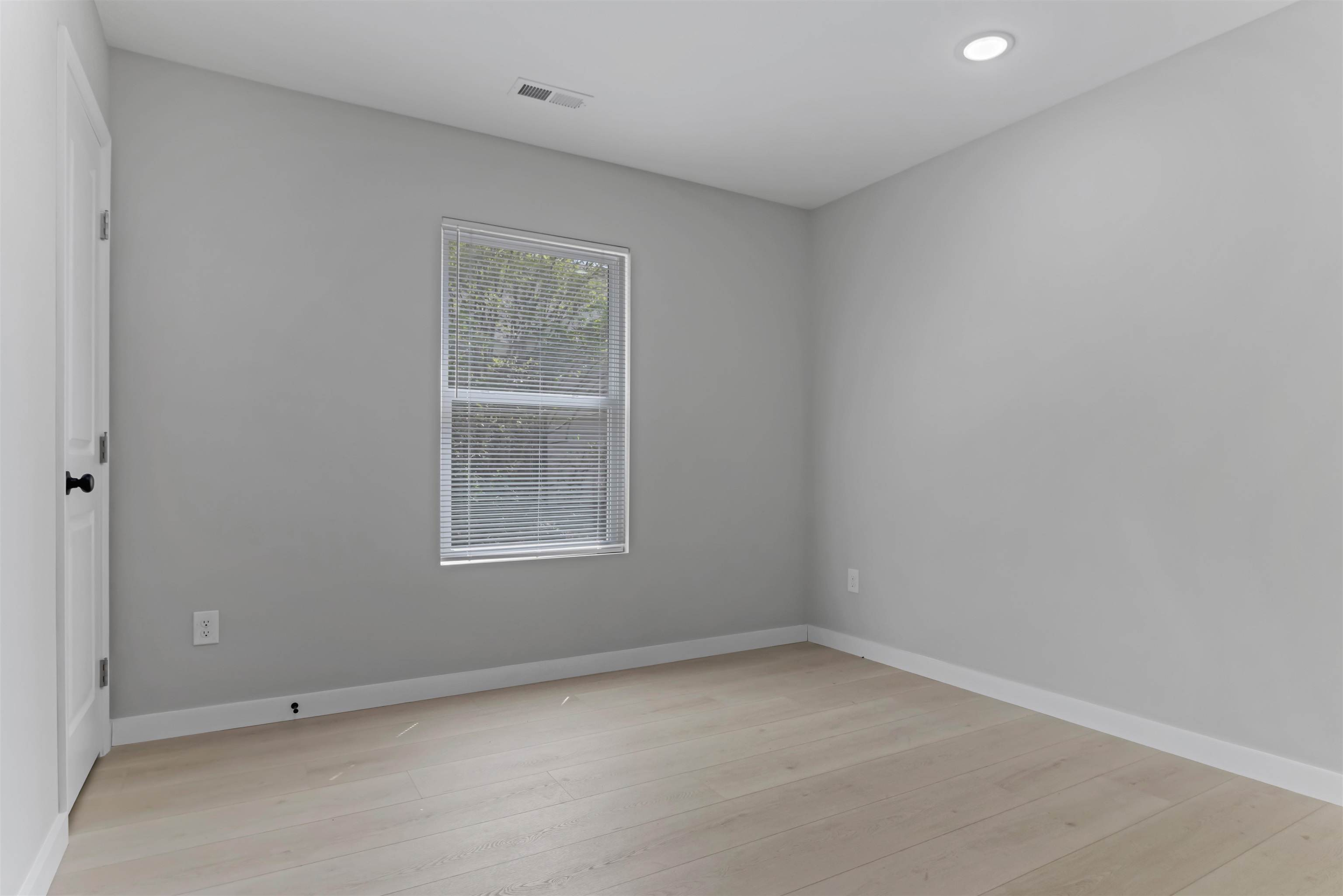 561 Bee Street Property Photo 20
