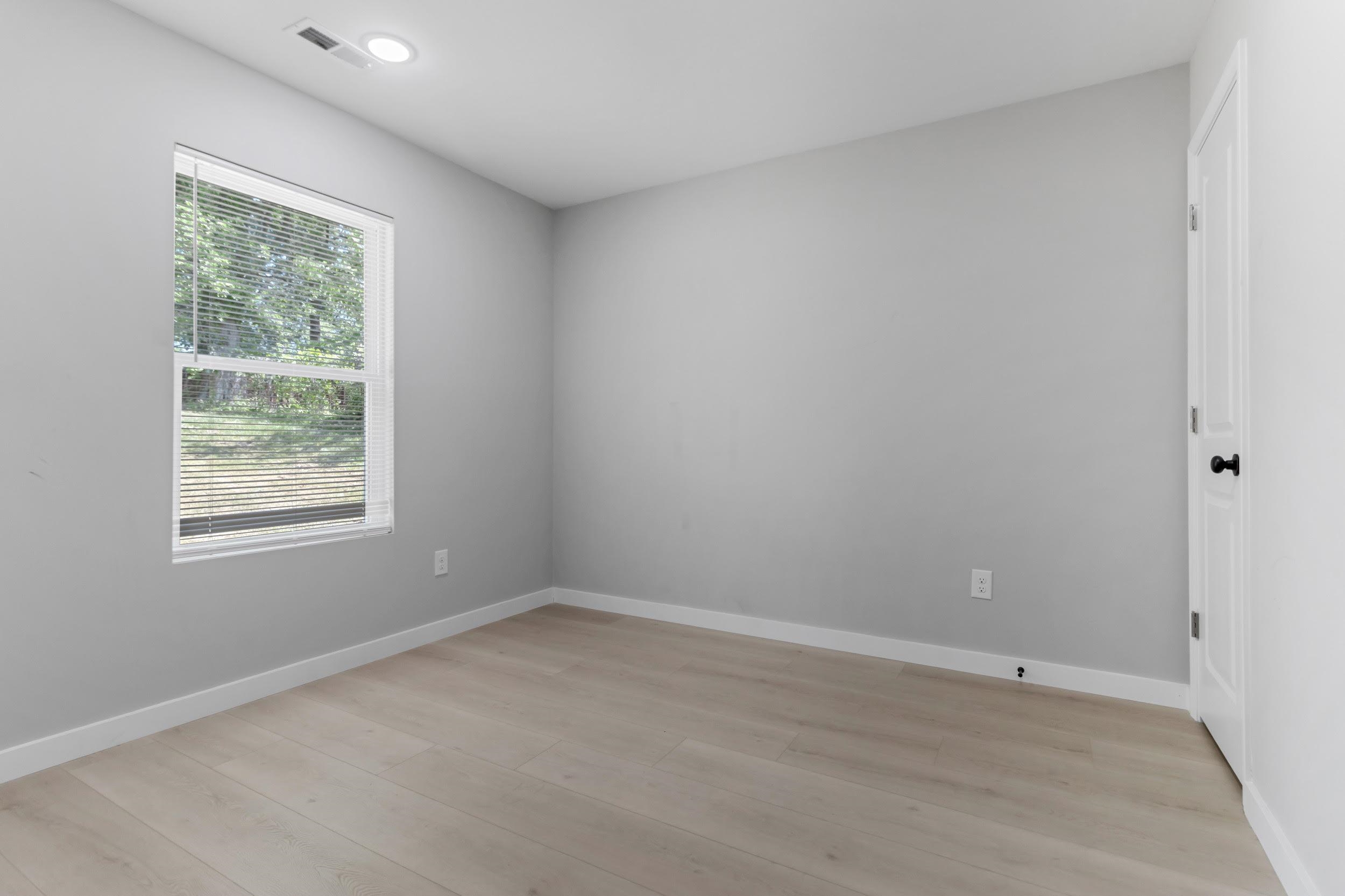 561 Bee Street Property Photo 21